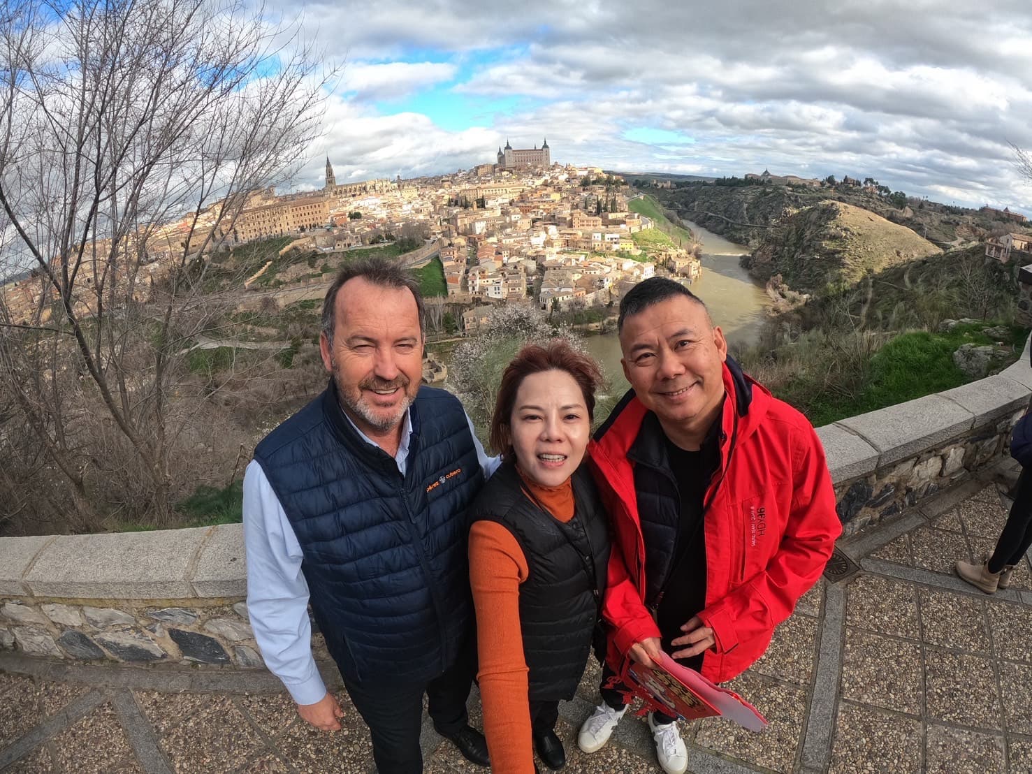 藝人 錦雯近日飛往西班牙旅行散心，在社群分享沿途壯麗風景與藝術文化，直呼是一趟身心都被療癒的旅程。（民視提供）