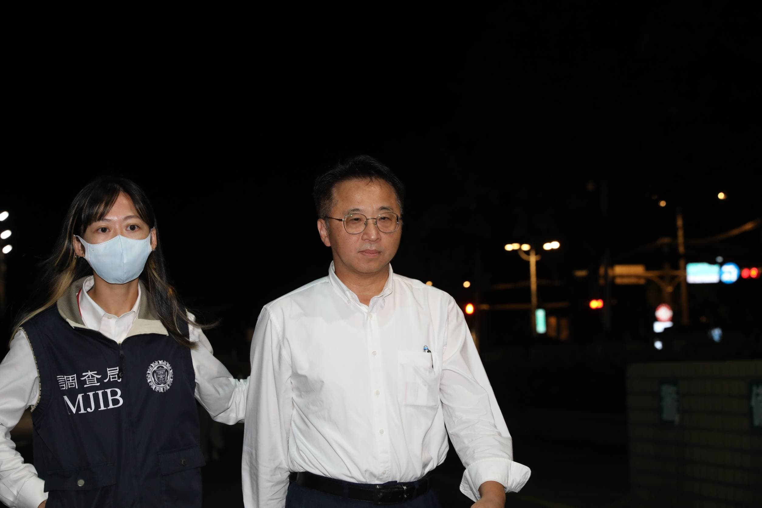 新光人壽副總經埋張良梓以100萬元交保。