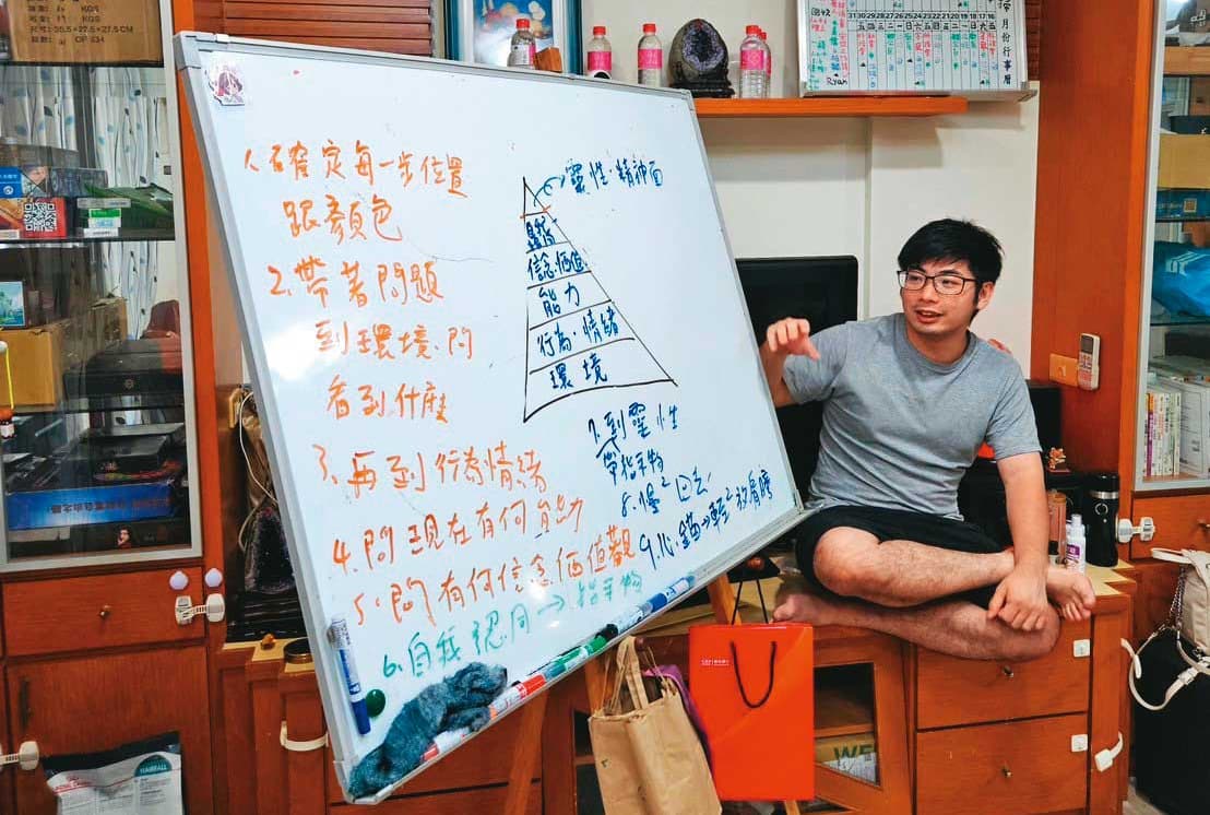 李孟儒舉辦許多投資理財講座，吸引不少債務人上鉤。（讀者提供）