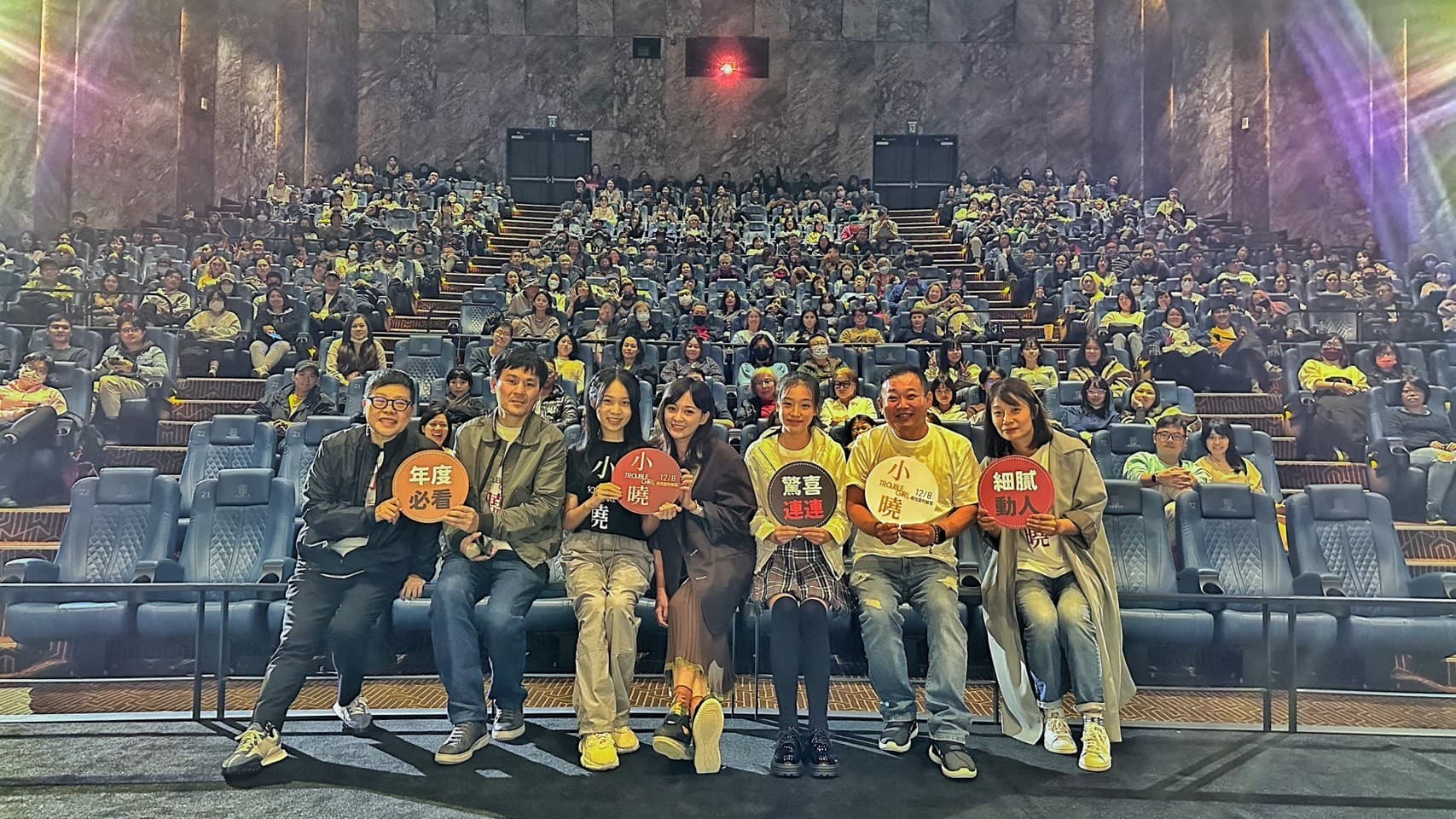 電影《小曉》舉行首映會,監製葉如芬率導演靳家驊、監製王小茵、演員陳意涵、林品彤、鄭志偉與語晴出席。(Catchplay提供)