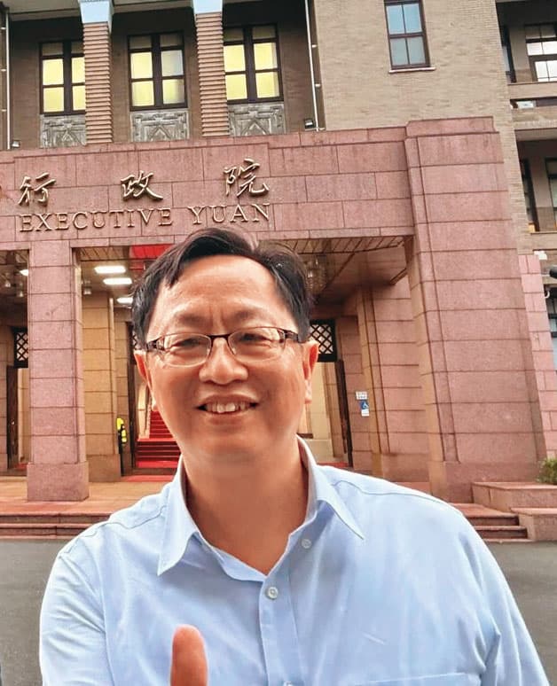 30年公務資歷的行政院祕書處長徐益梁(圖),被控與陳姓諮議聯手欺壓職員,並爆不倫戀。(翻攝台北市室內設計裝修商業同業公會官網)