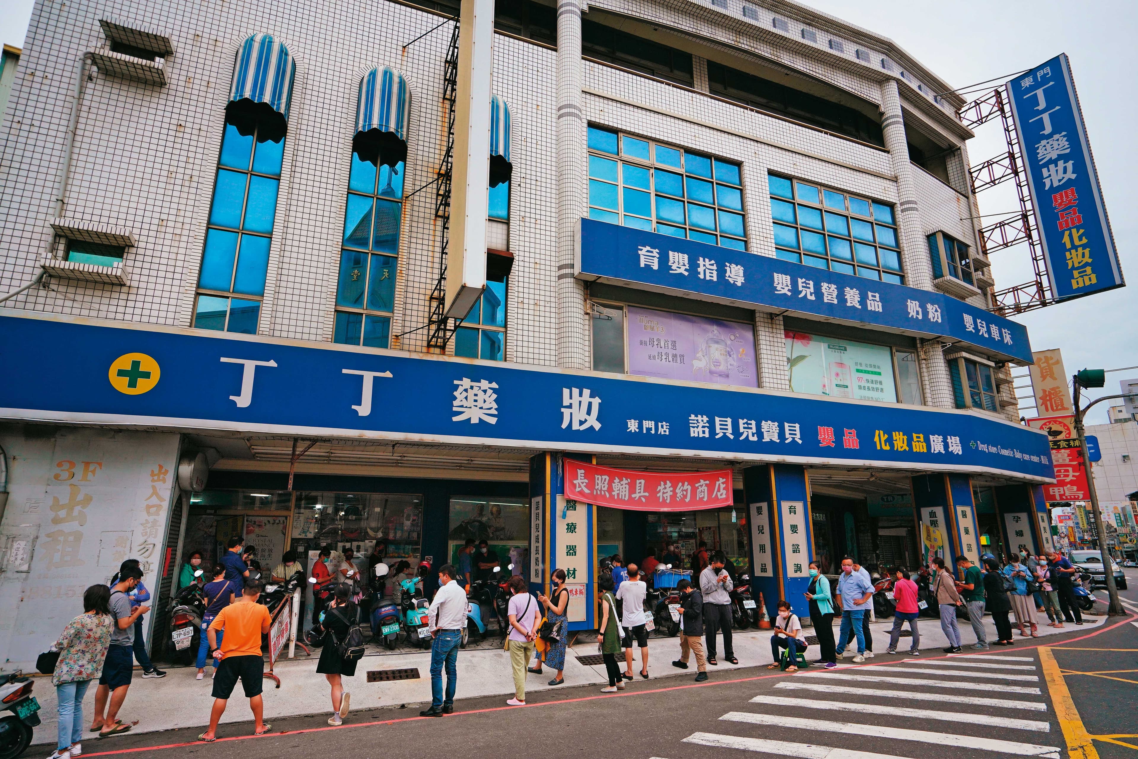 丁丁藥局從南部起家，發展「諾貝兒寶貝」品牌的奶粉和營養品，在台灣站穩一片天。
