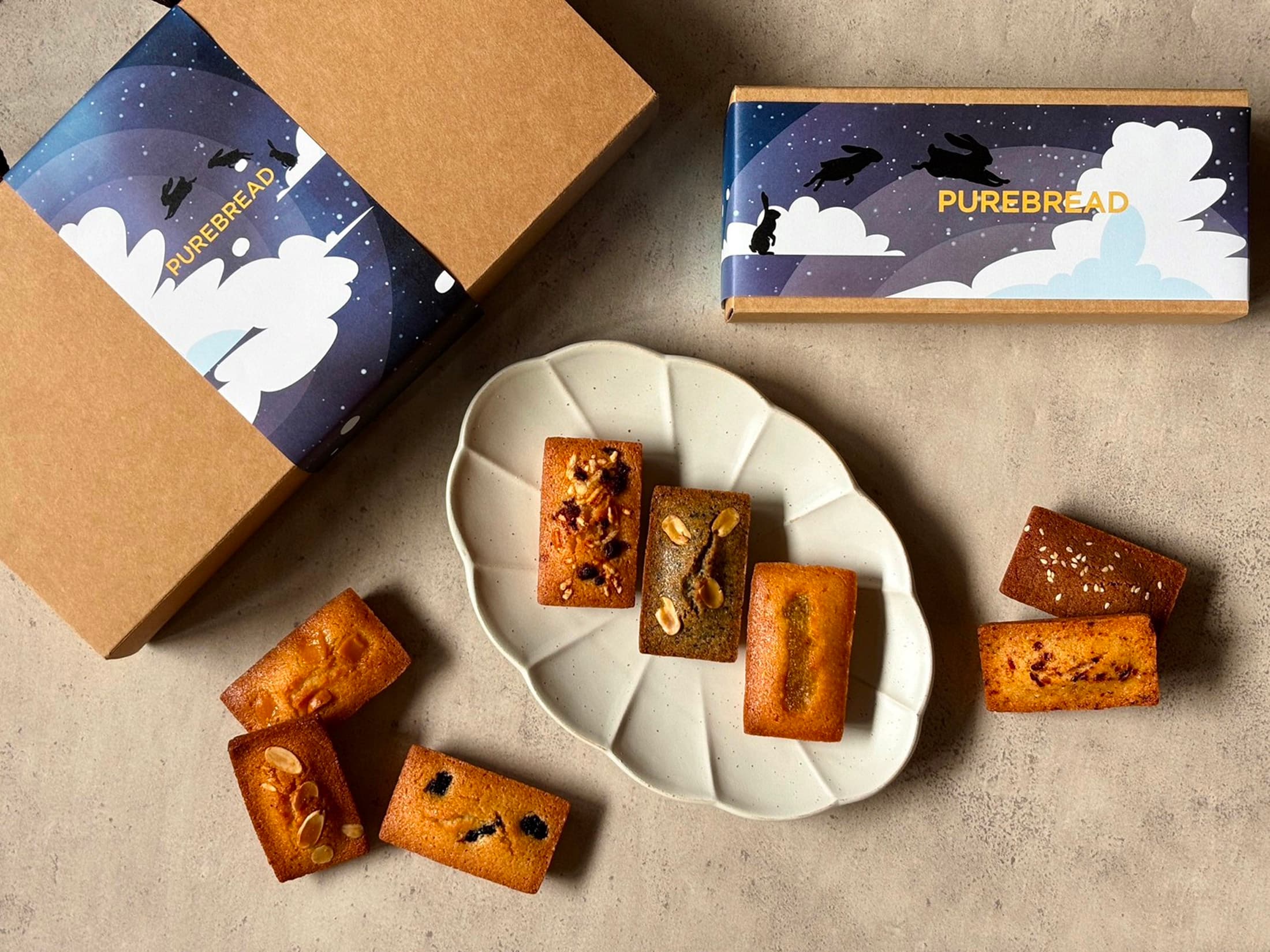 PUREBREAD Bakery推出的「中秋限定法式費南雪禮盒」,包含原味、鹹蛋黃、文旦等八款口味。(520元/8入)(PUREBREAD Bakery提供)