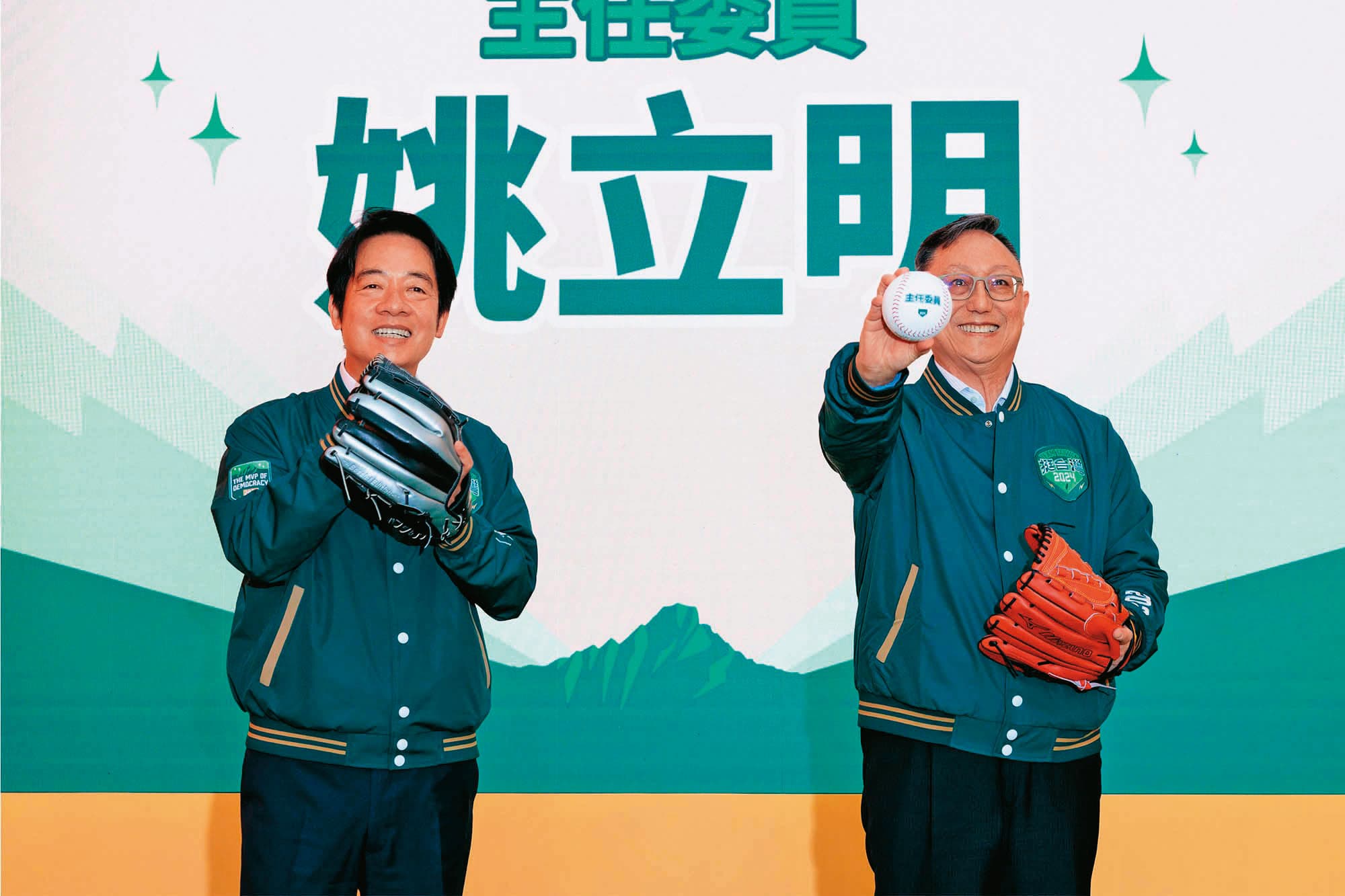 賴清德(左)找無黨籍的姚立明(右)擔任總幹事,希望展現團隊範疇超越政黨。(翻攝賴清德臉書)