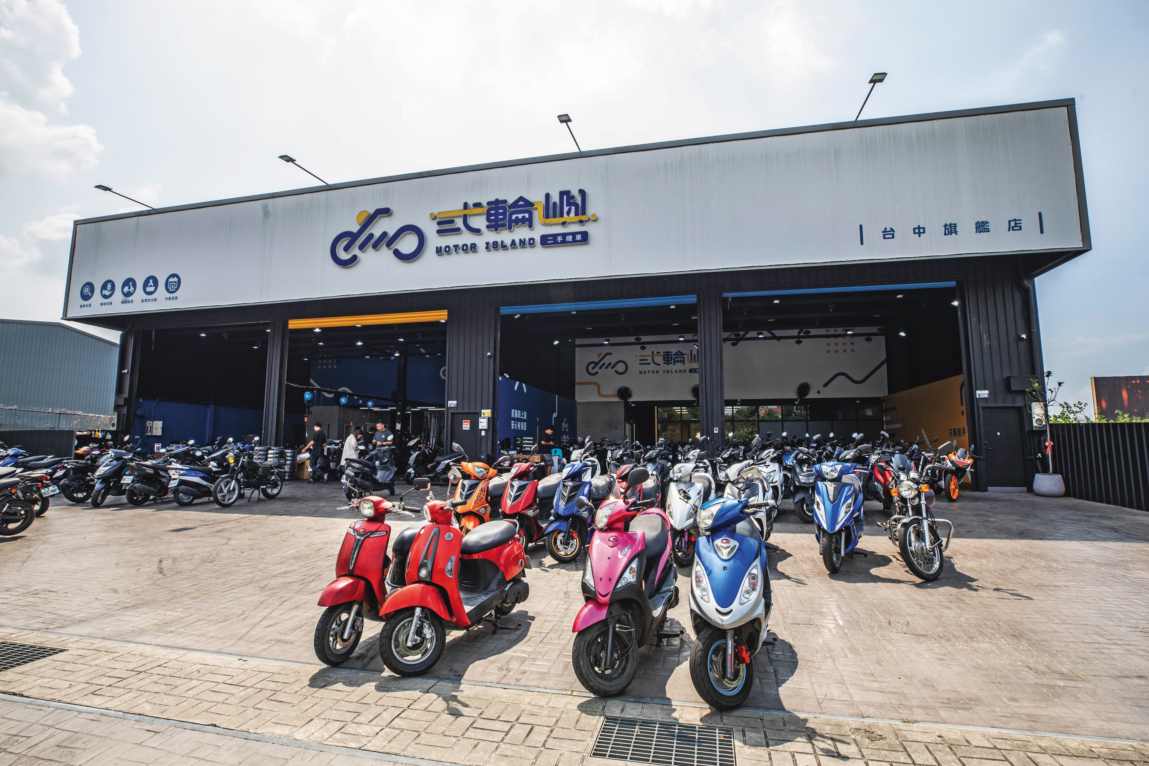 貳輪嶼有別於傳統車行,店面乾淨明亮、寬敞,沒有暗黑油汙感。