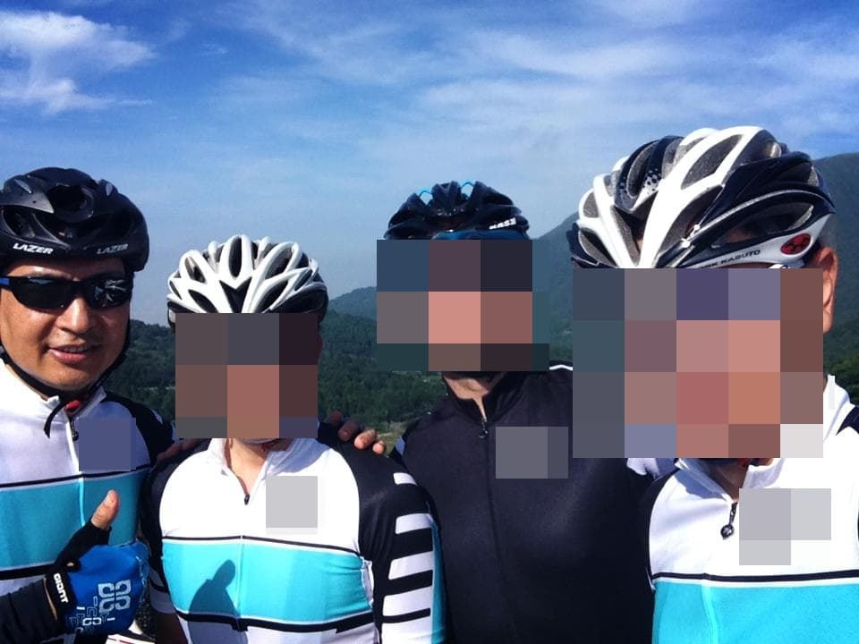 鄭家堯因騎自行車而與Amy一家人熟識,還常一起出遊。