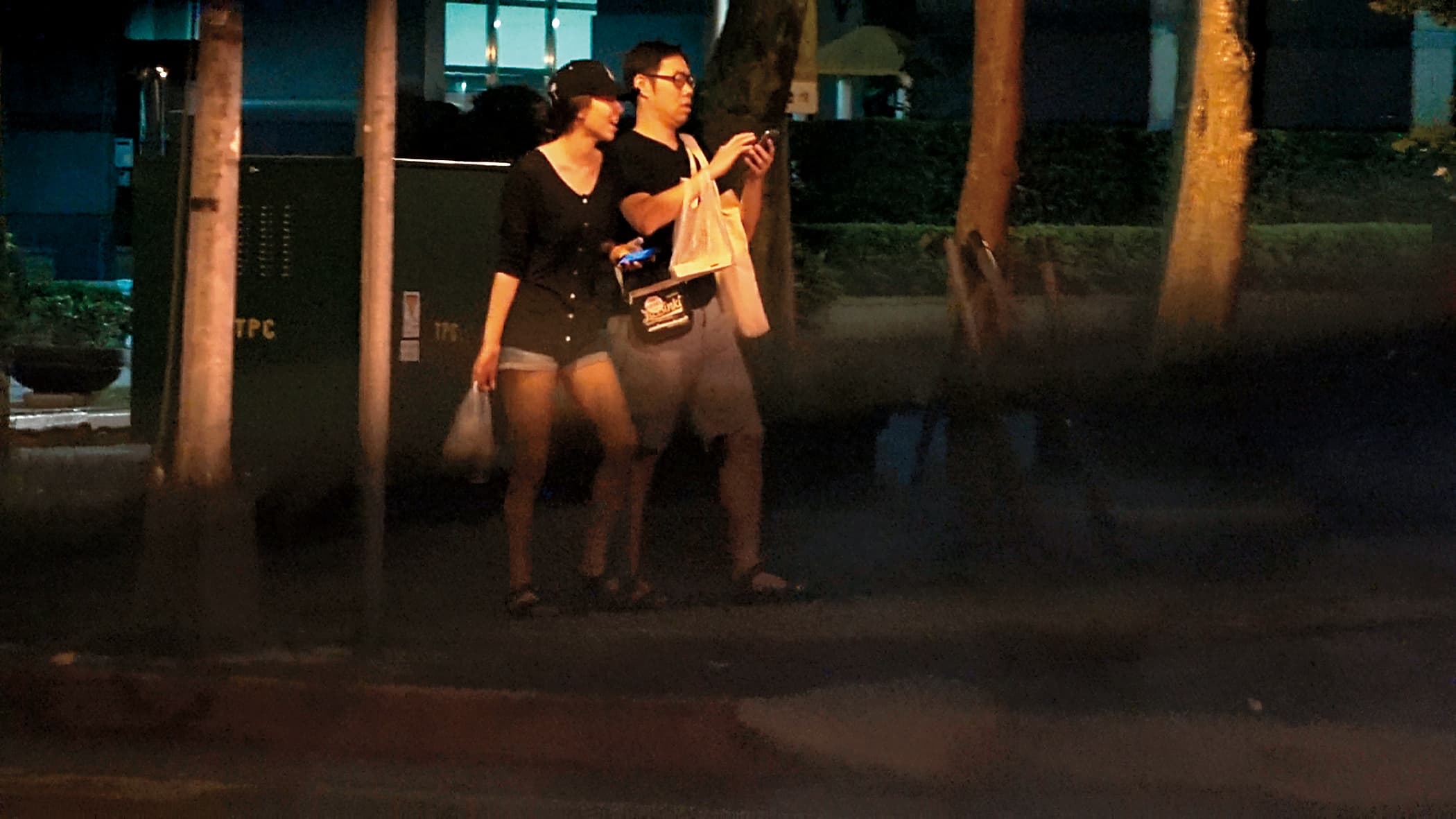夏于喬(左)跟她的新導演男友林書宇(右)已經邁入了同居生活;但最近林書宇遭爆料,他雖然有才華,但情史卻相當複雜。(攝影:攝影組)