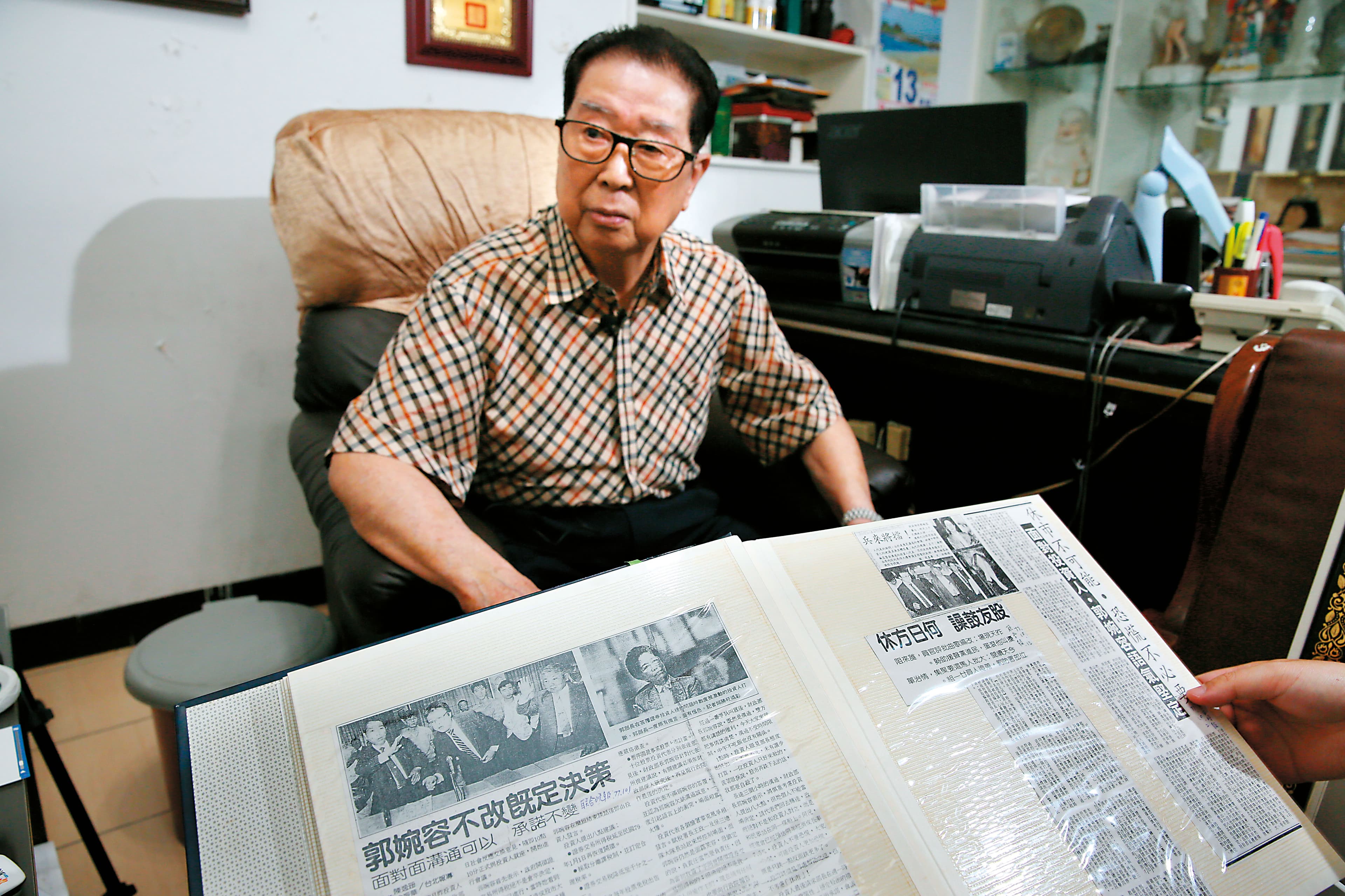 阿土伯翻閱舊報,談起證所稅往事,痛批政府不要「外行管內行」。