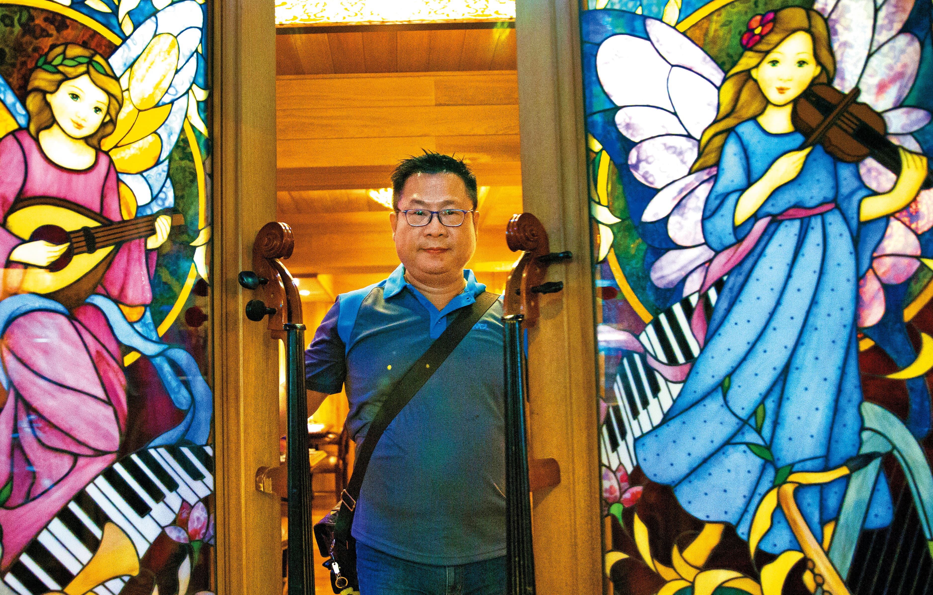 飽嘗失業衝擊的吳鏞明,在信仰的支持下重拾音樂夢。