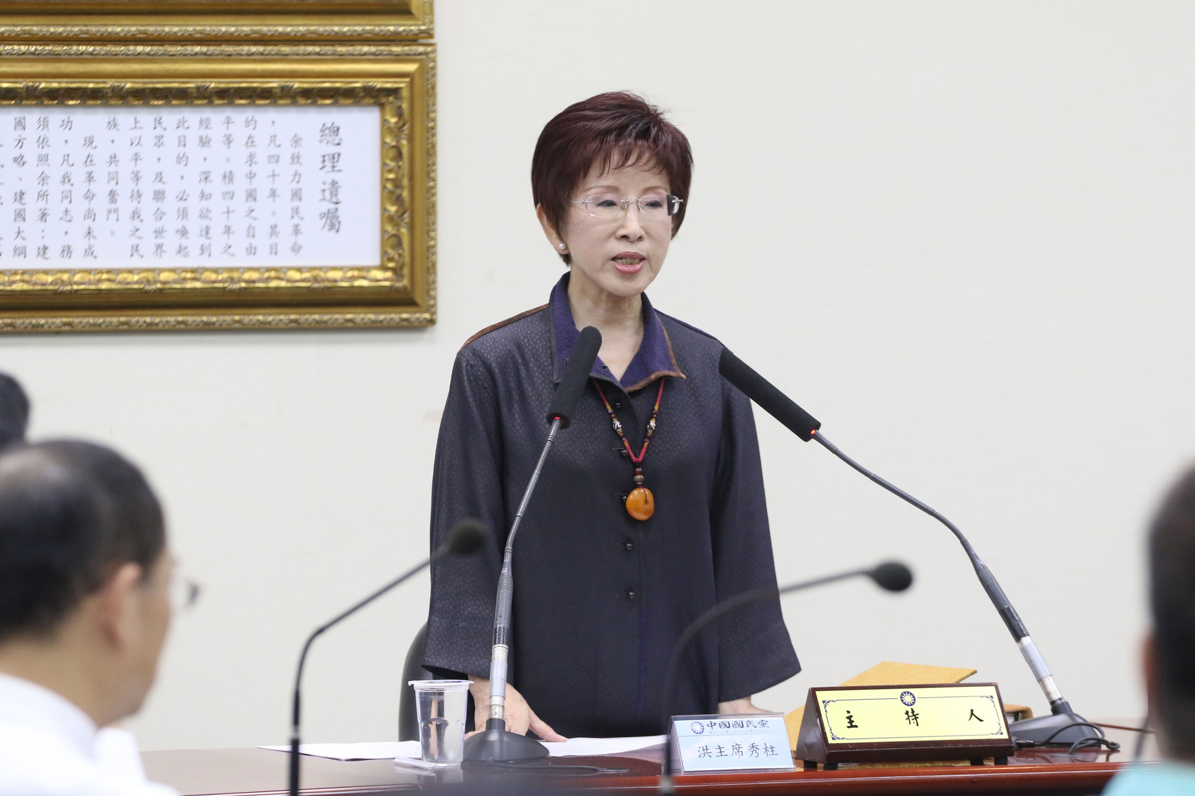 洪秀柱將在十一月初與習近平會面,國民黨盼趕在洪成行之前發出薪水。