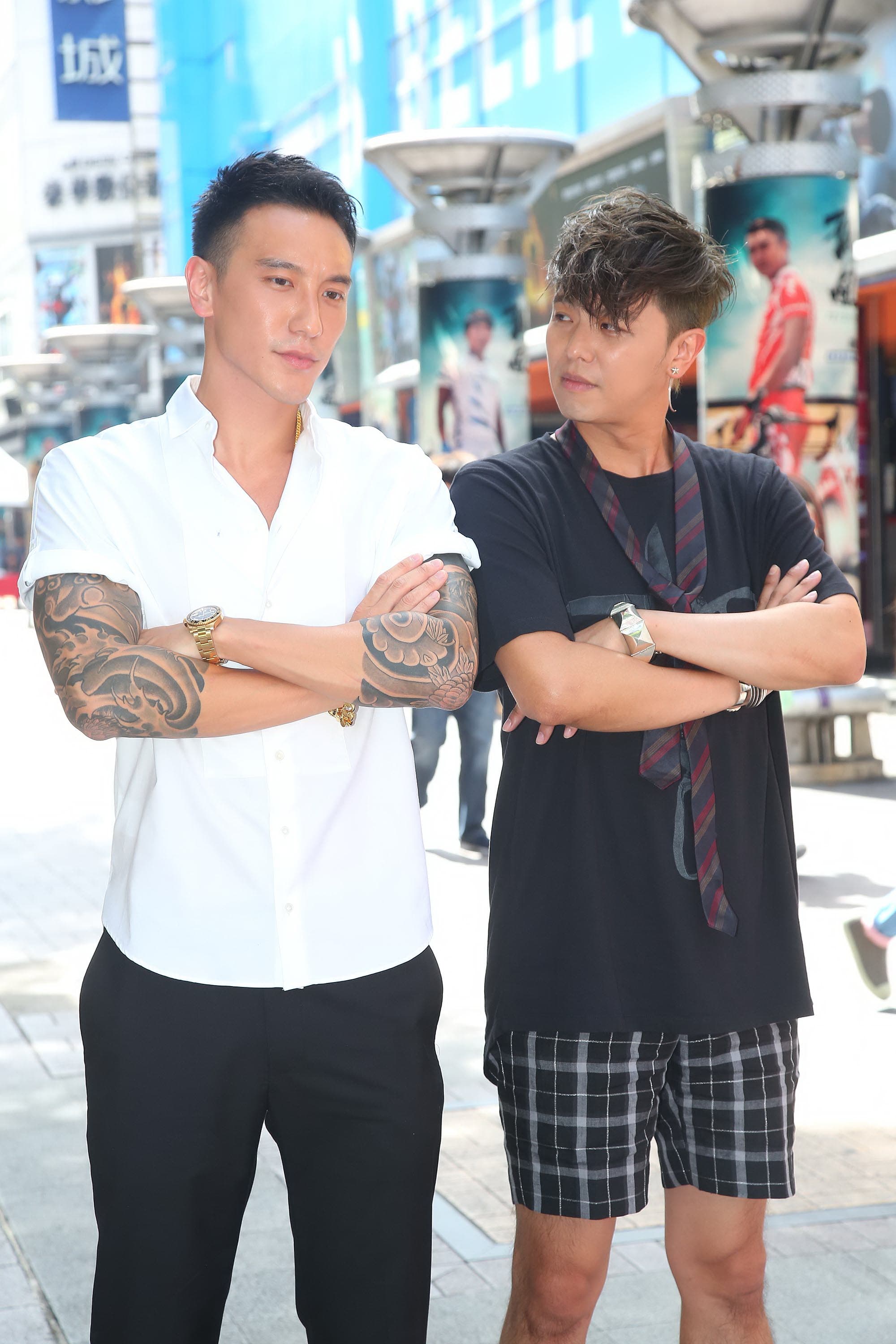 黃鴻升(右)雖然掛《角頭》男主角,但王陽明(左)在劇中演出似乎更勝一籌。(東方IC)