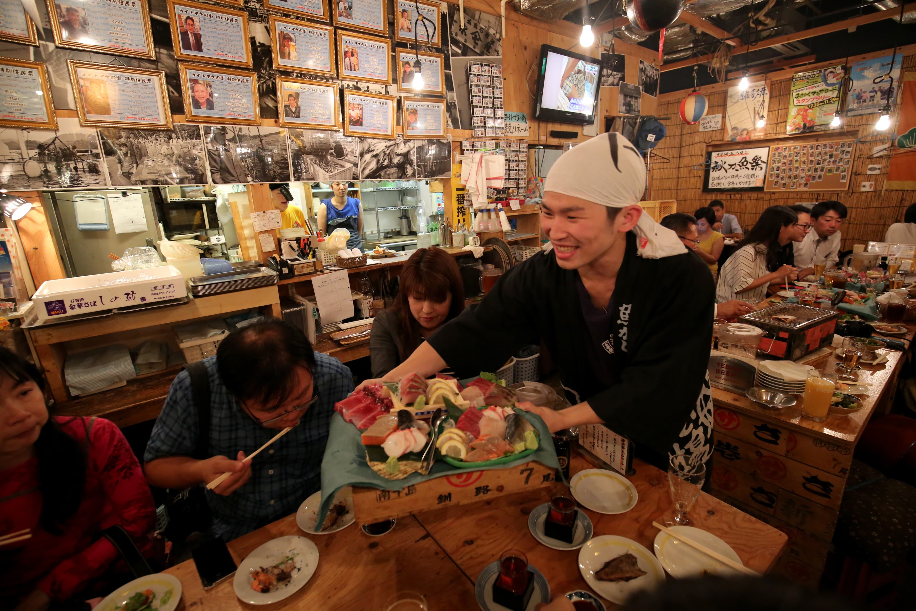 「津田鮮魚店」有自家漁獲新鮮直送,食客吃足鮮味。