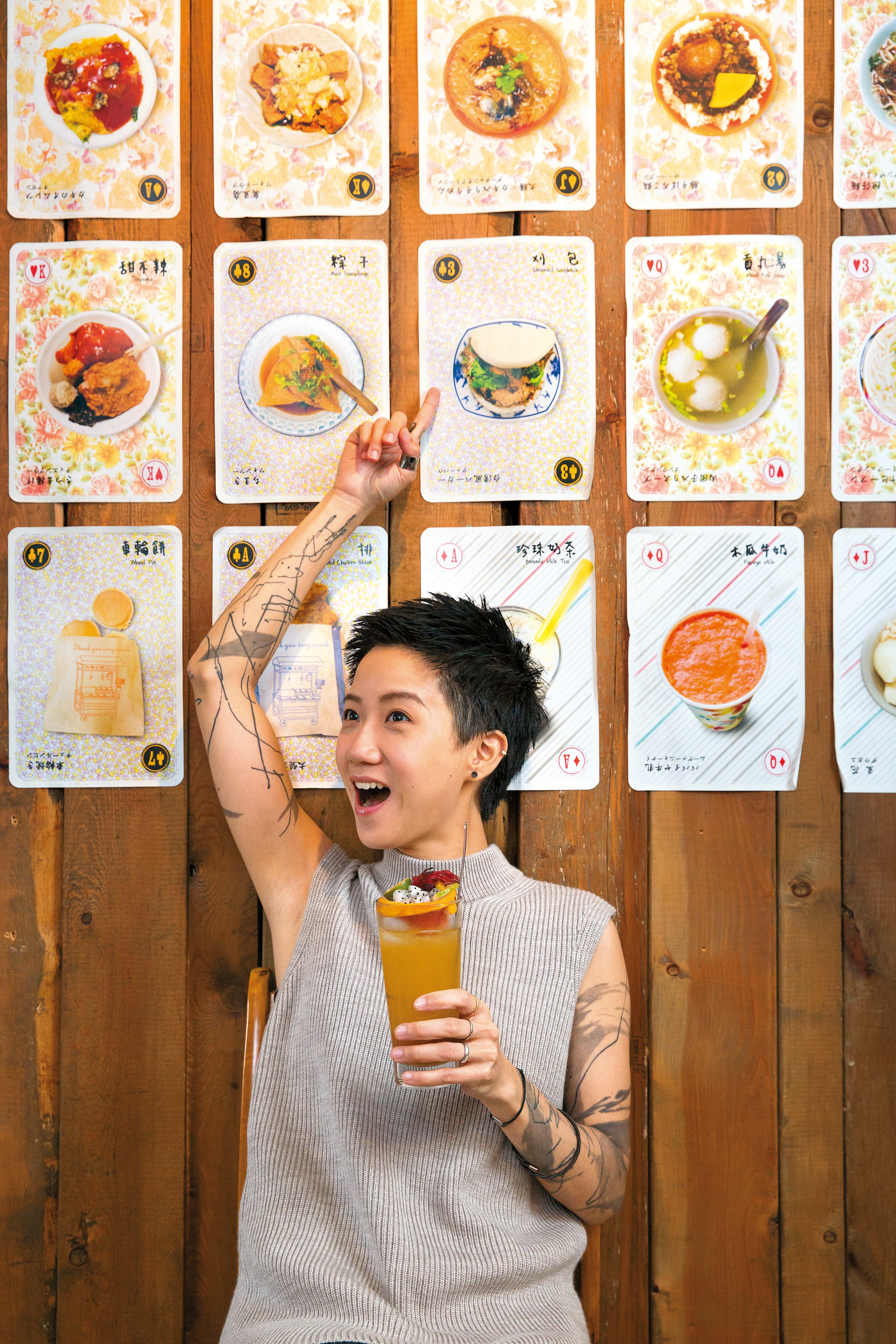 常常1杯飲料、1杯咖啡， 就能讓盧凱彤在咖啡店待上3、4小時，甚至有新歌編曲就是在店內完成的。