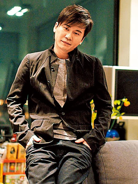 YG現任總製作人梁玄錫,曾是南韓90年代當紅團體一員,創辦了YG娛樂,亦是YG對外發言人。(翻攝自網路)