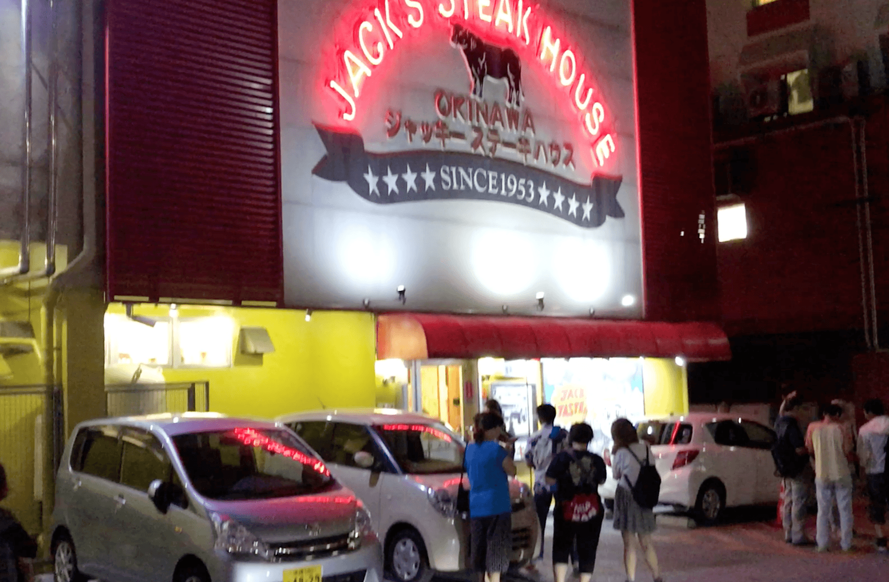 已過晚餐時間,店門口還是很多人。