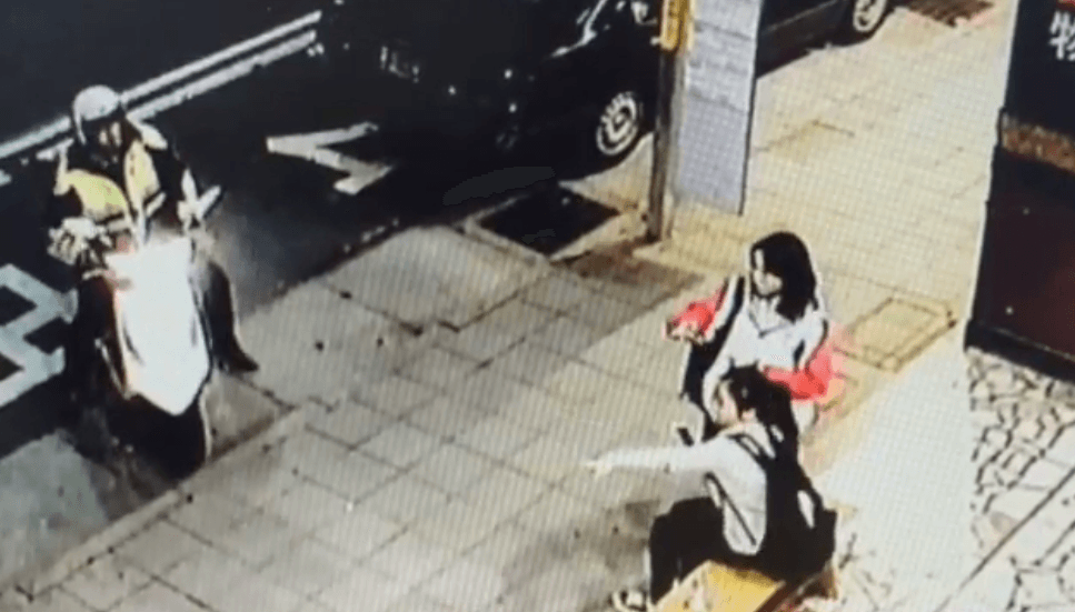 警方趕到後,女學生趕緊指認陳嫌。