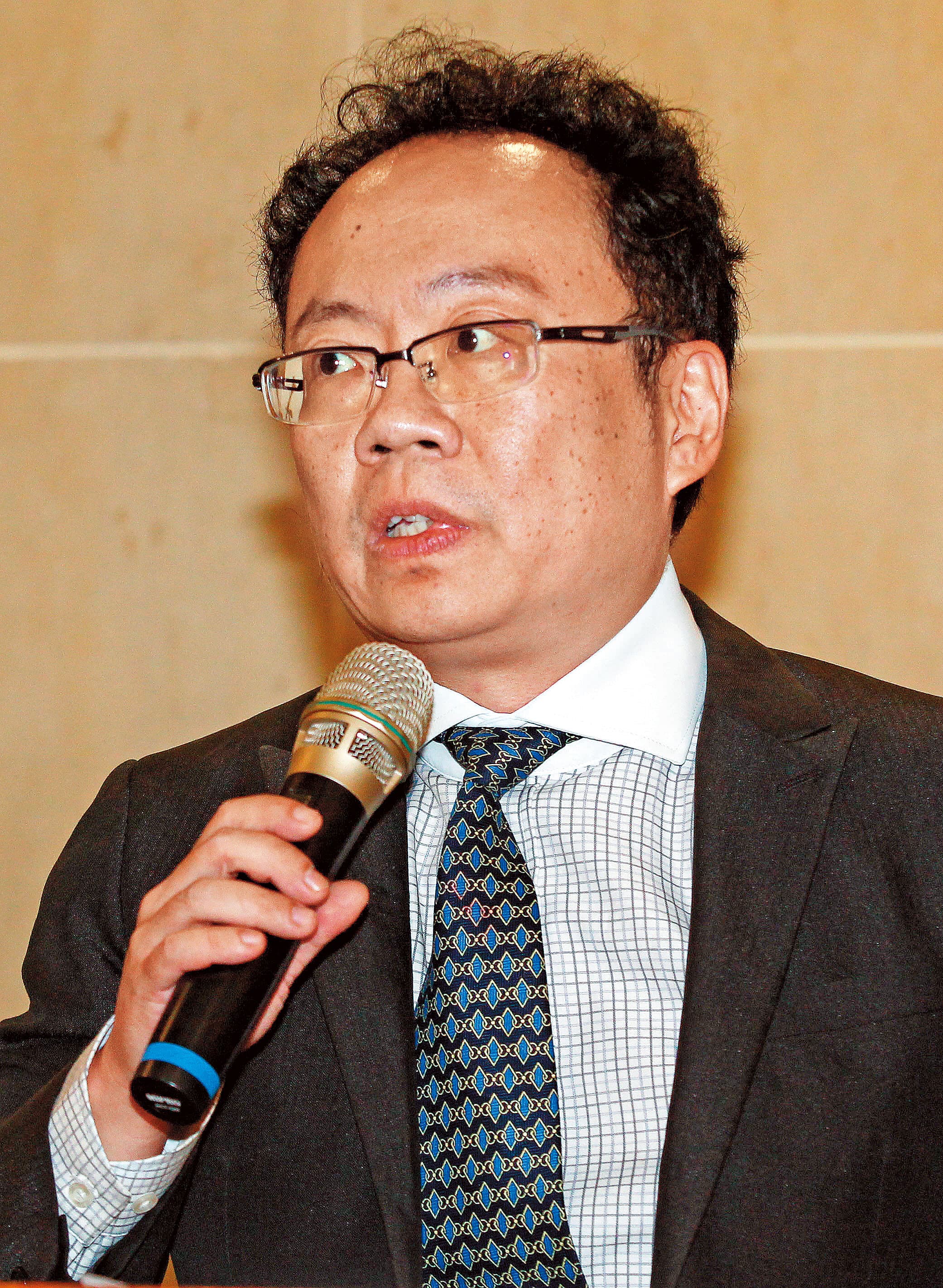 台數科小股東委託律師劉煌基質疑台數科以小搏大,有炒股之嫌。