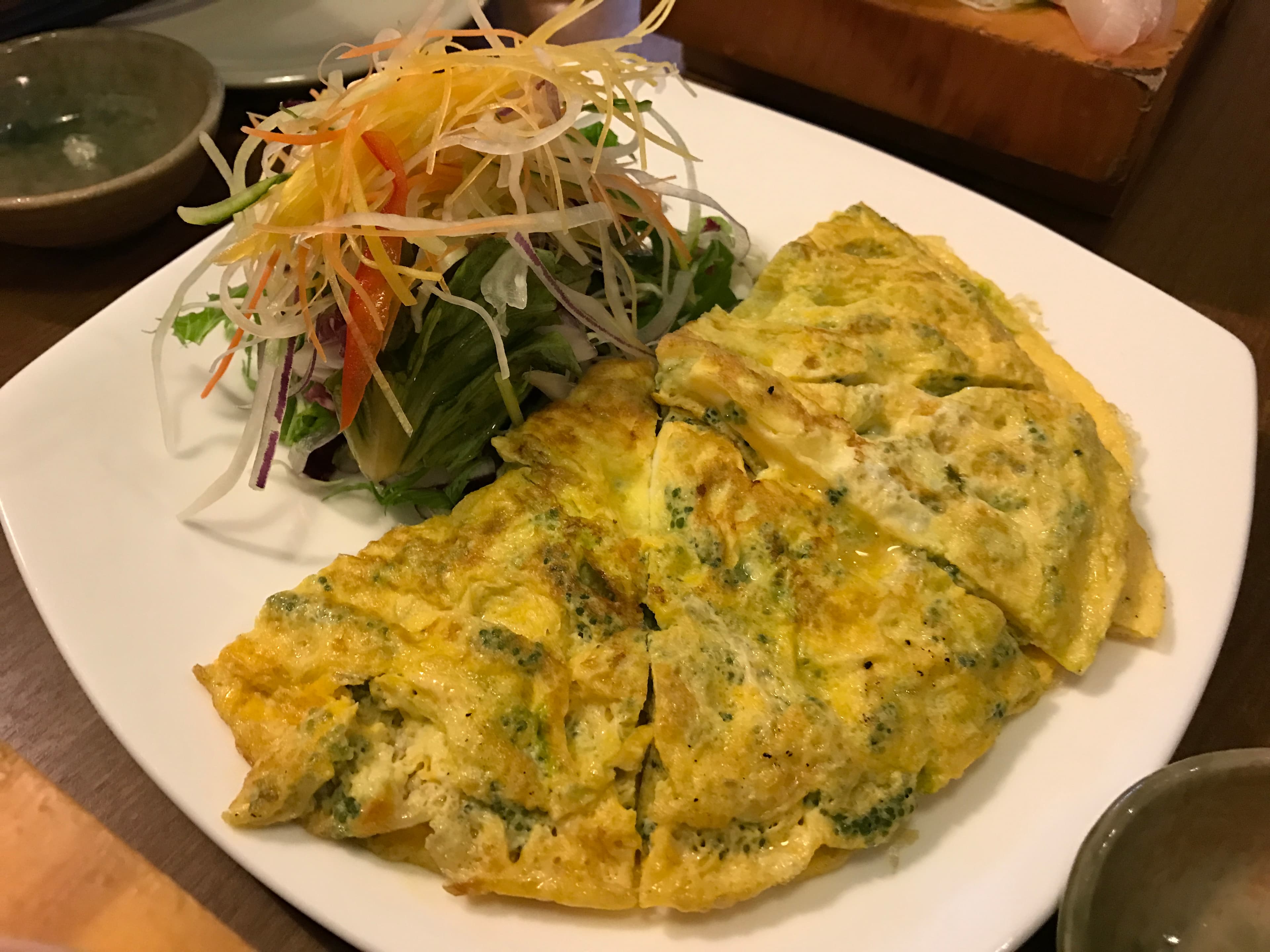 海葡萄放進蛋液中煎熟卻能保有鮮脆口感，靠的是南島食樂園的不外傳密技。