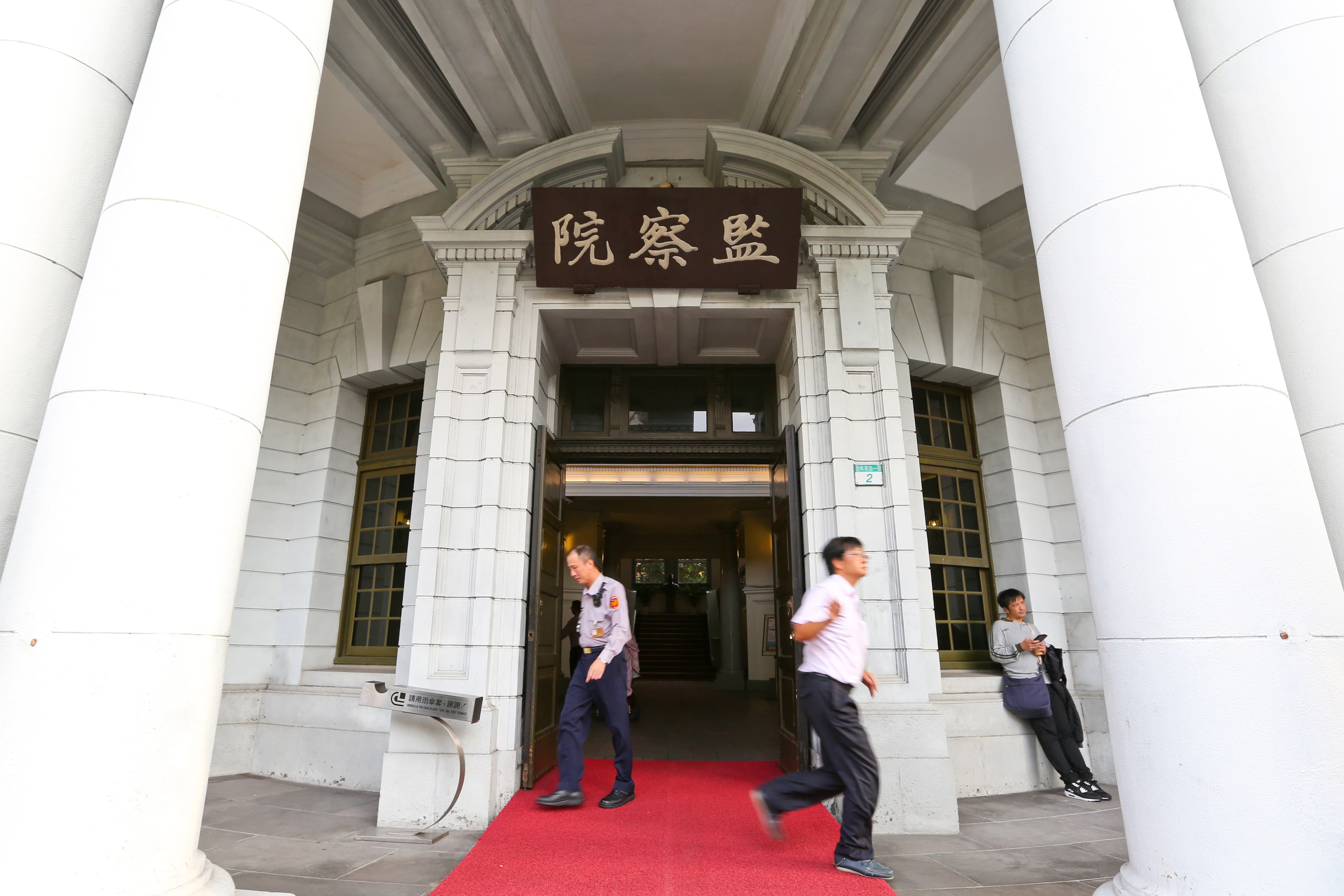 監察院調查報告指出,台北市政府應對誠品轉租的租約內容進行監督與檢查,以確保符合扶植文創的意旨。