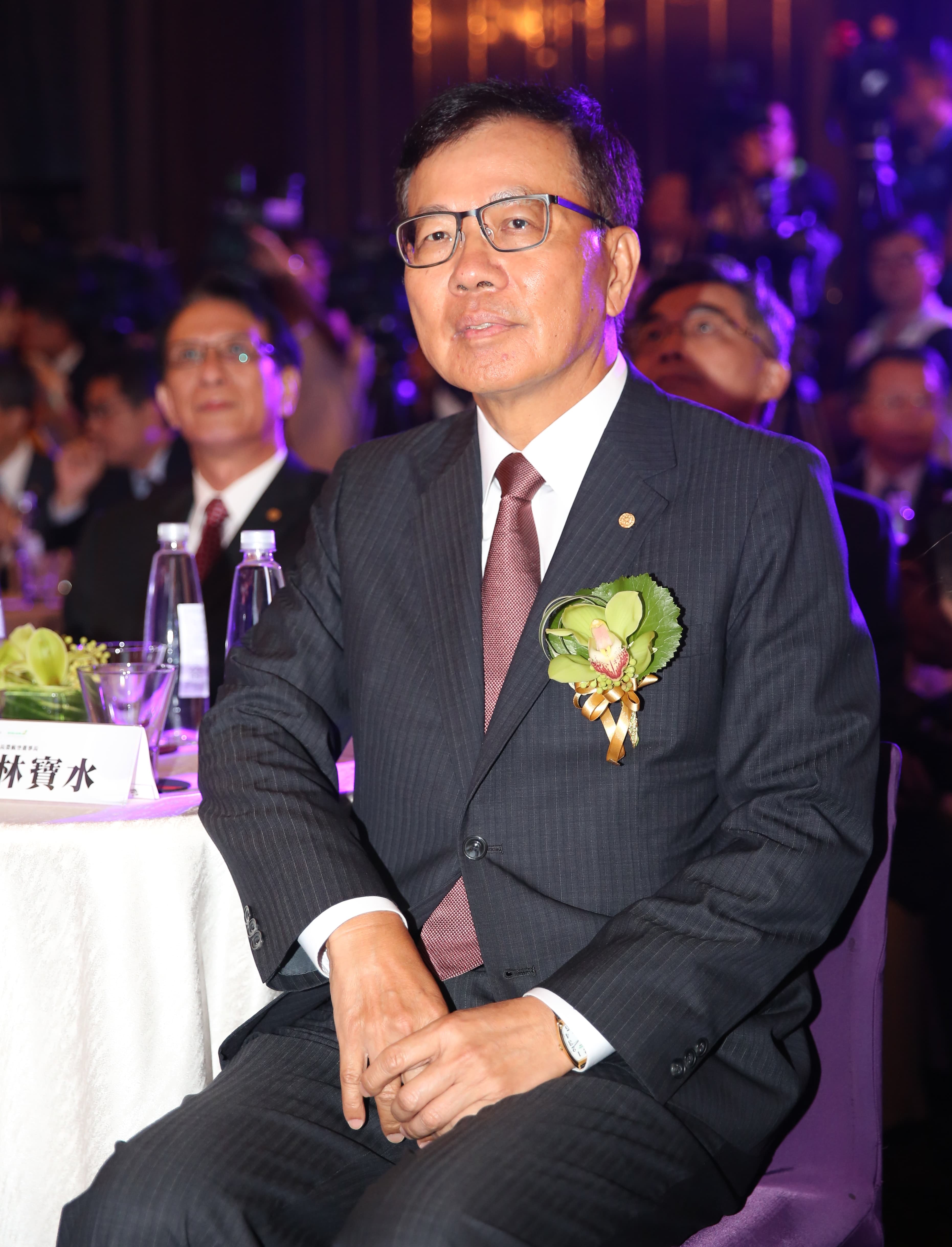復興解散，原本長榮有意拿下松山花蓮航線，但遭華航臨時殺出，長榮在這次的爭奪中全數落空（圖是長榮航空董事長林寶水）。