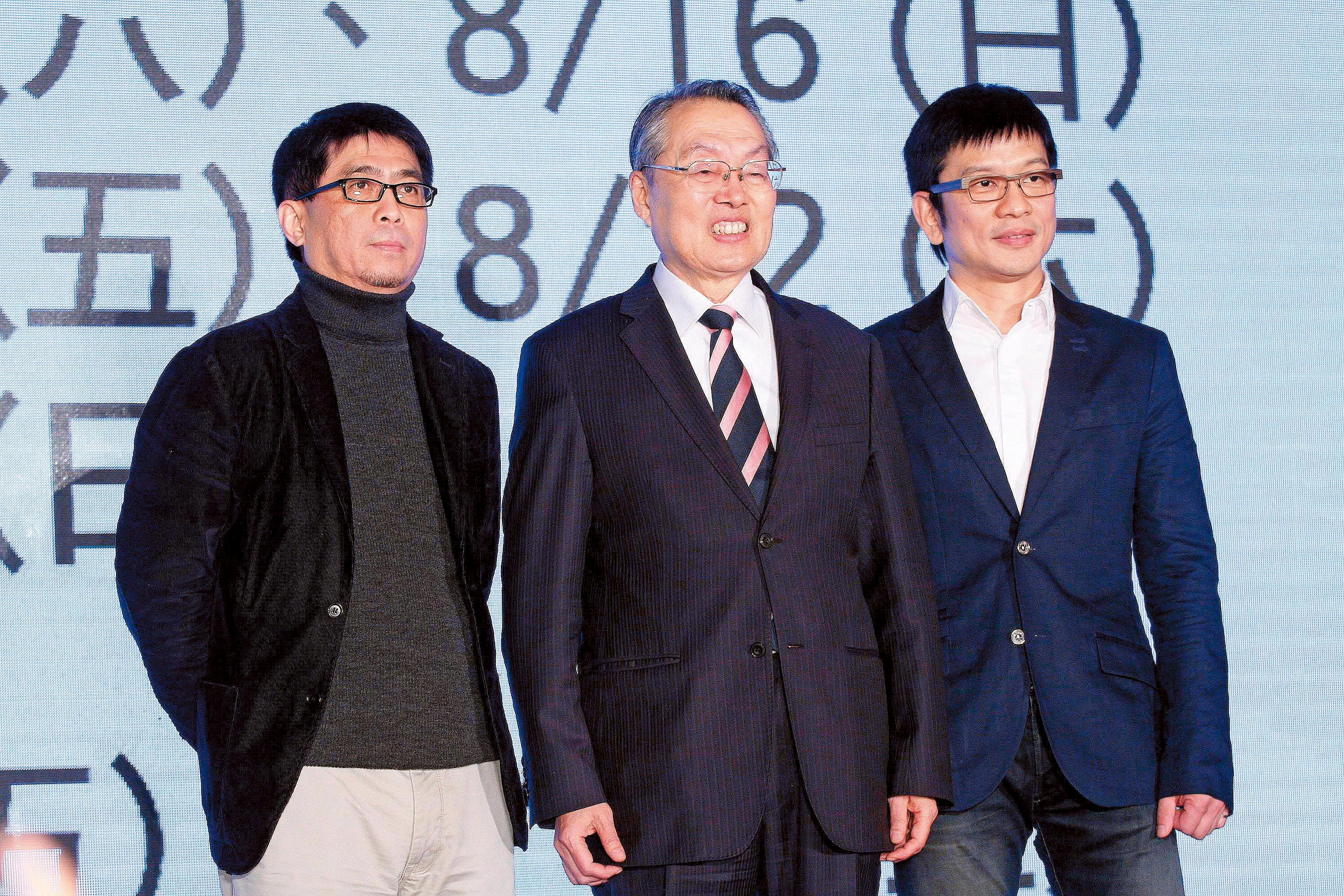 「寬宏藝術」總經理秦聰杰(左起)、宏碁榮譽董事長施振榮、江蕙經紀人陳子鴻一同出席江蕙封麥演唱會加場說明會,陳子鴻同時也是MUST會員。 (東方IC)