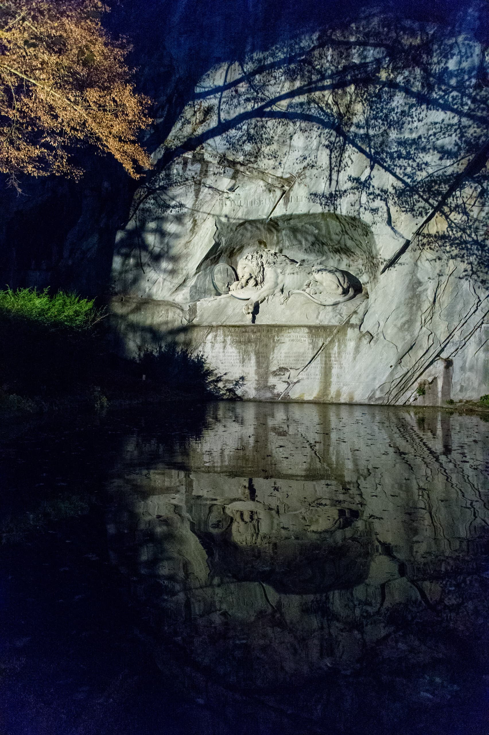 獅子紀念碑,是琉森最著名的地標之一,也是團體旅客必訪處。
