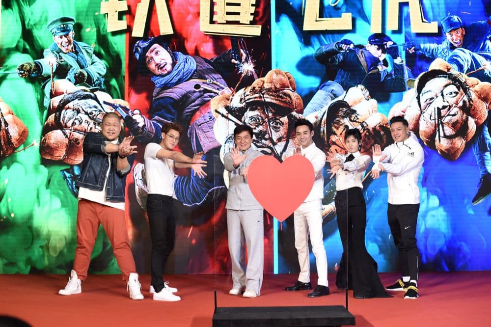 成龍揪了3位時下當紅男神王大陸、王凱、黃子韜參與新片《鐵道飛虎》拍攝,這也是他首次大規模與年輕男演員合作演出。(海樂提供)