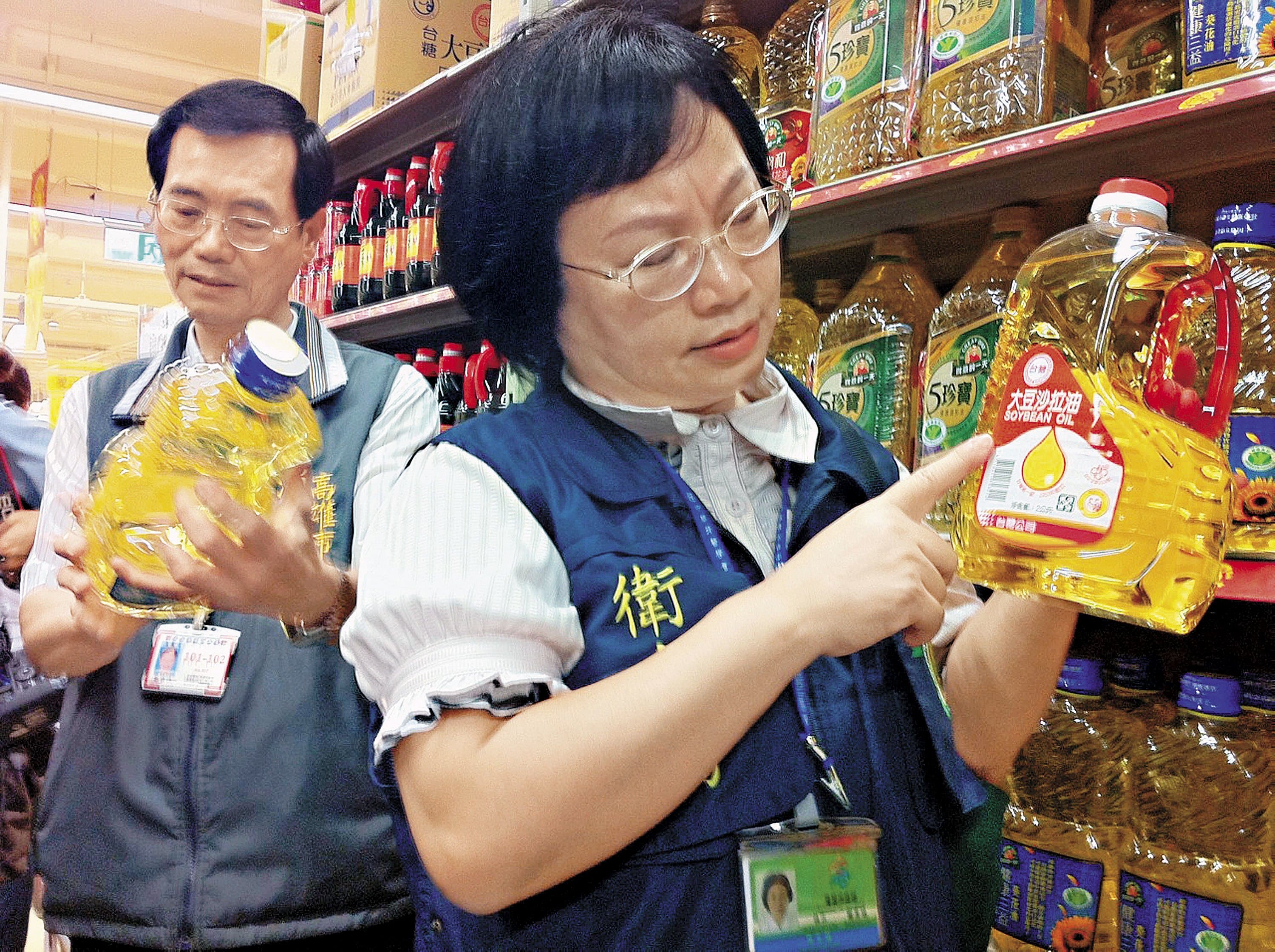 2013年,大統長基被踢爆長年以廉價油混充橄欖油,高價販售,連頂新集團也向大統買油。(中央社)