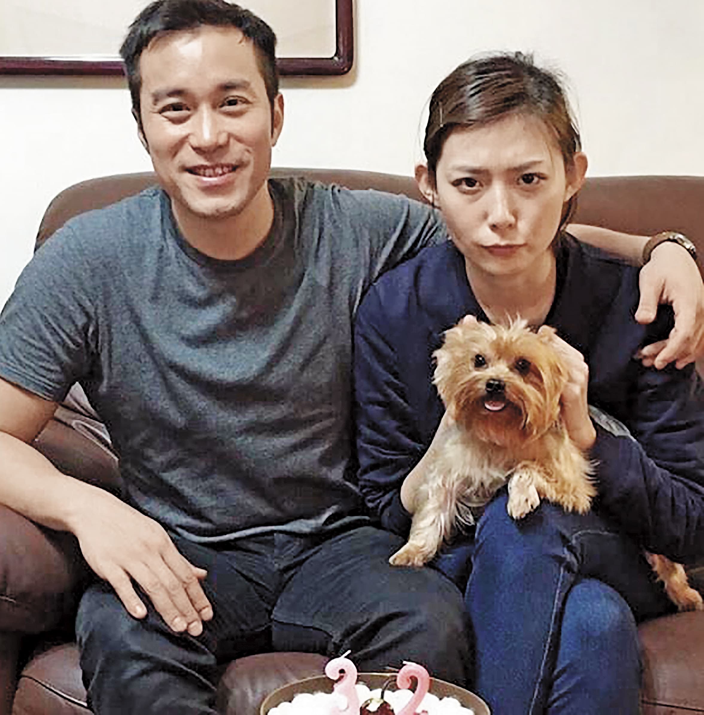 一度接近結婚的張孝全,是因為這張跟前女友Vicky的合照。因為Vicky手上有顆鑽戒,因此傳出張孝全求婚成功。
