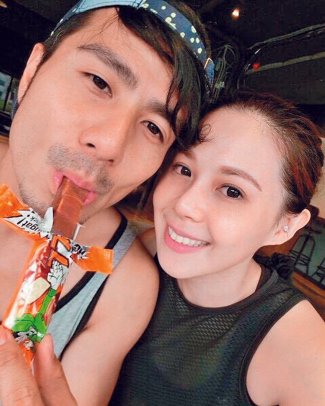 與太太羅鈺庭於2014年結婚,兩人不時上網曬恩愛。(翻攝自郭彥甫臉書)
