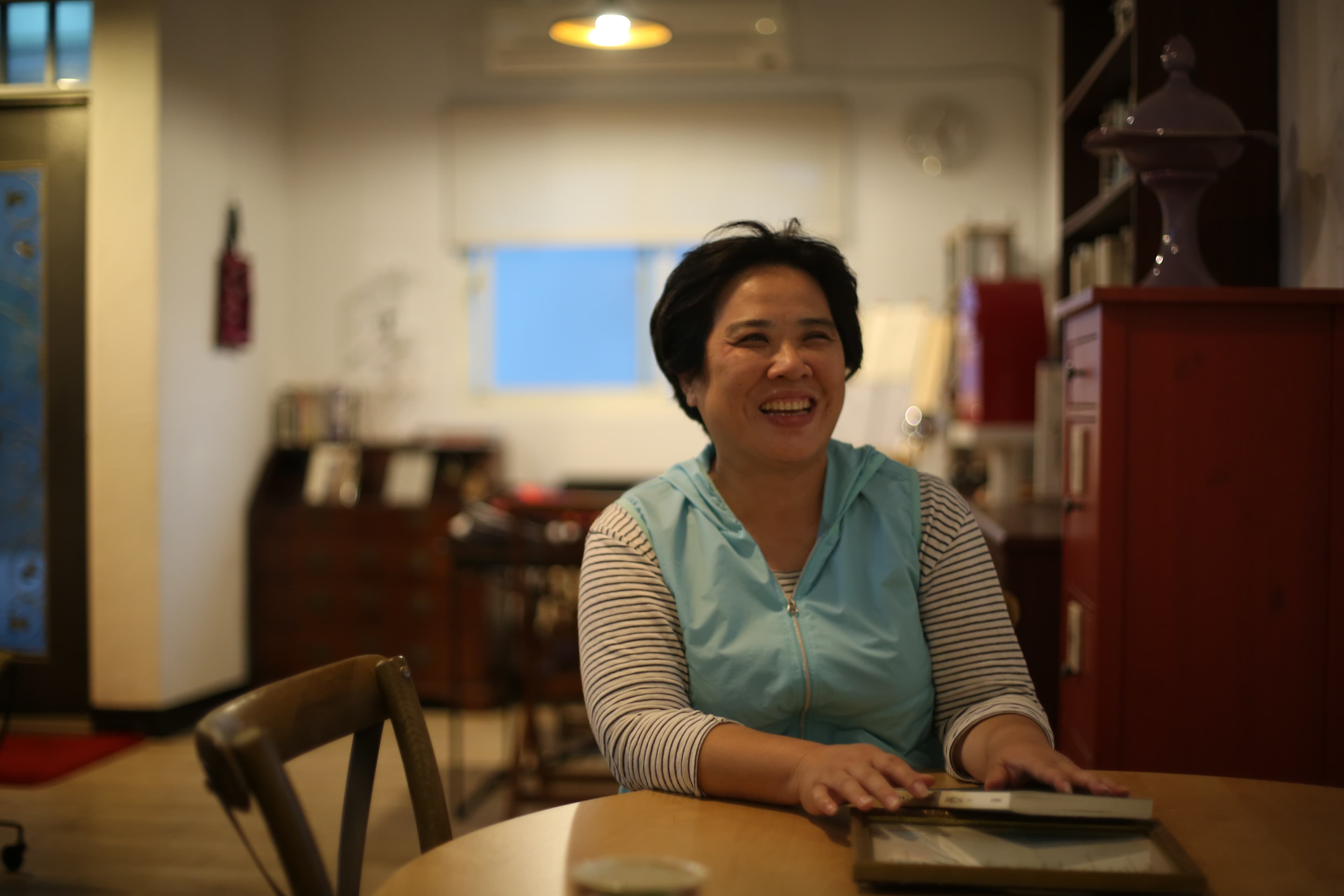 女主人Frances自己選書,她最愛的一本書是周夢蝶的《13朵白菊花》。