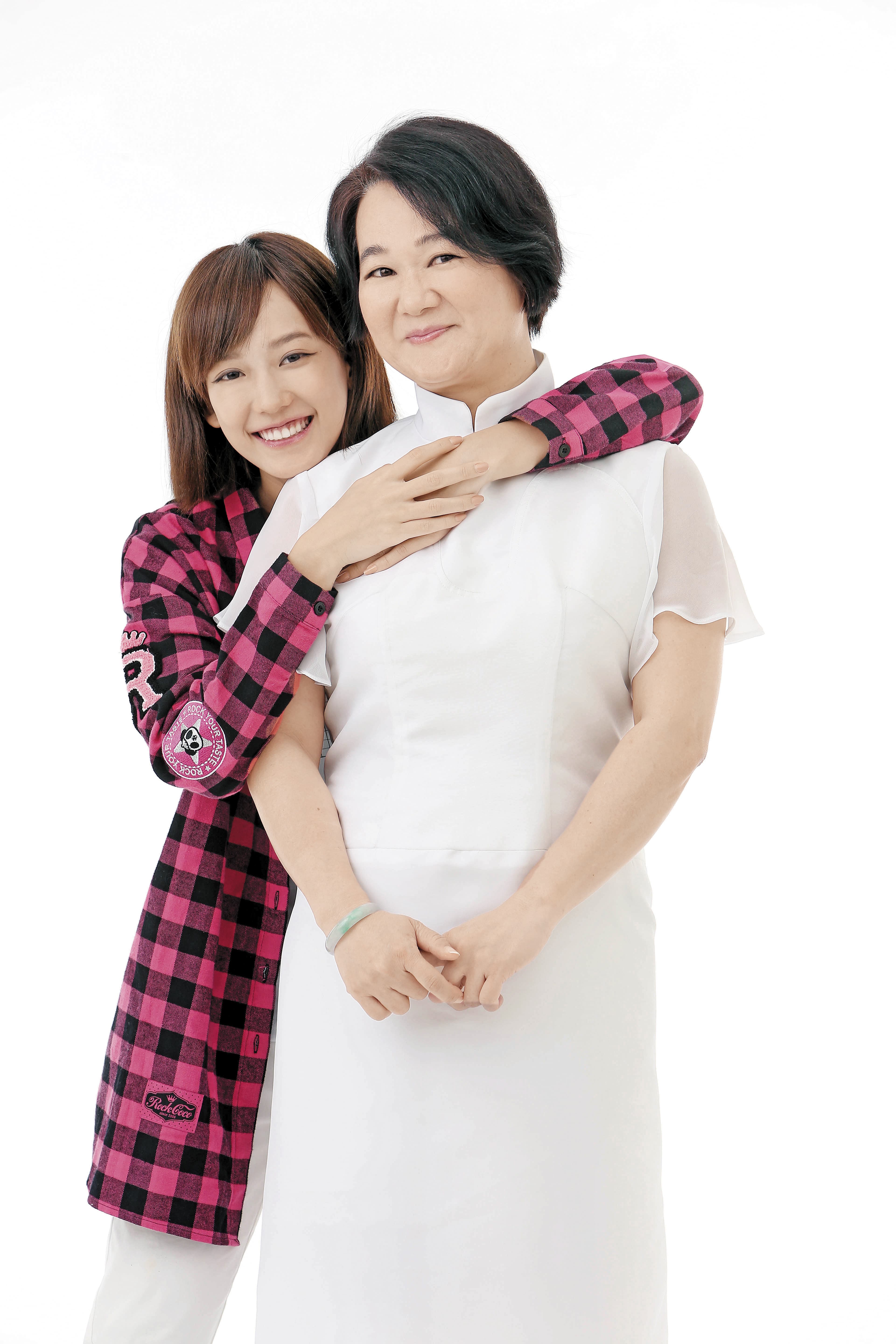 孟耿如跟媽媽母女情深,孟媽對於她的演藝工作跟私人感情都相當支持。