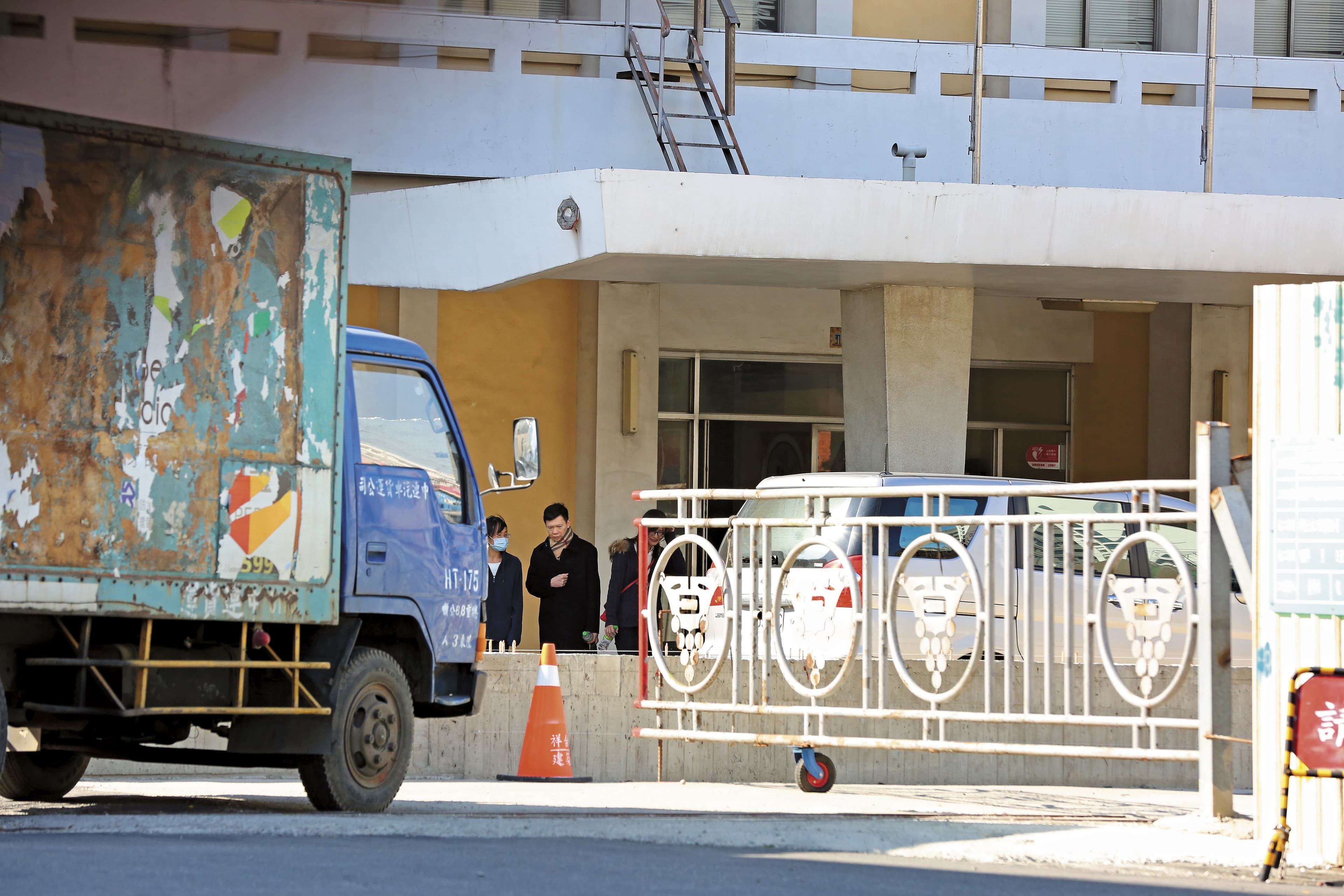 調查局北機站赴葡萄王桃園廠搜索,同步約談涉案人後共7人交保。