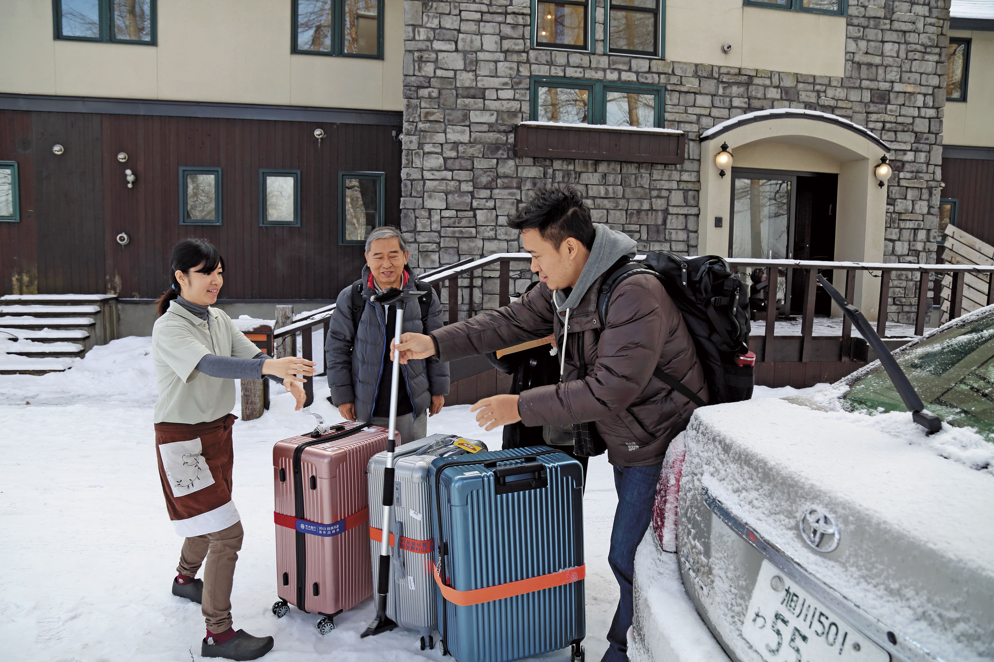 接送客人和幫忙搬運行李,是緩慢民宿管家工作中的一環。