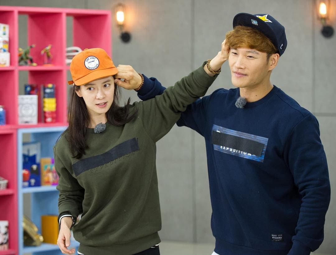 韓國SBS電視台自行決定改版,將《Running man》主持群金鐘國與宋智孝「強迫下車」,讓觀眾爆怒抗議,後來劉在錫與主持群們也決定在2月份結束邁向第7年的節目。(圖片取自 jihyosong0815 instagram)