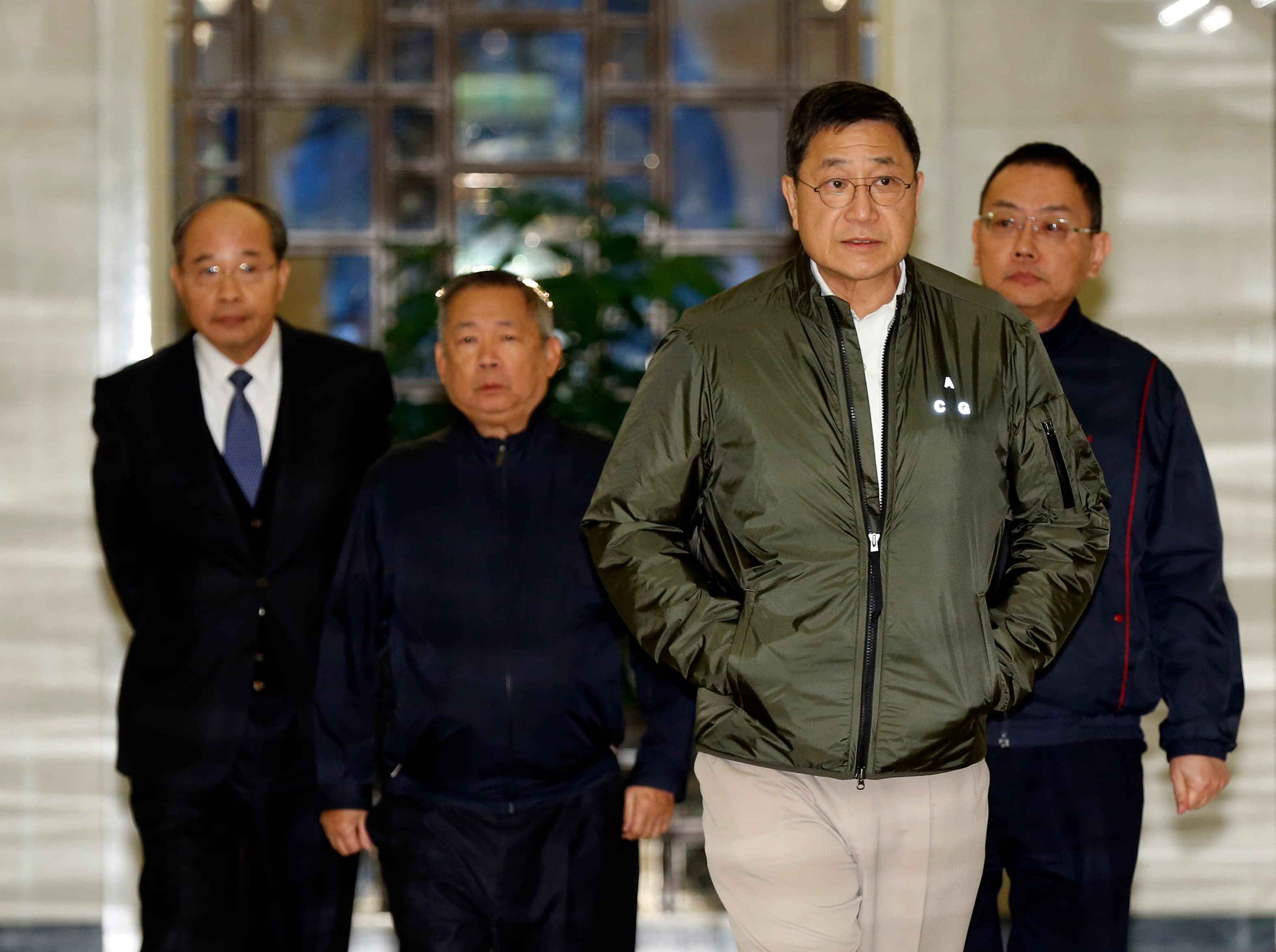 辜成允過世後，張安平再上火線接掌台泥，穩住局面，並取得各大家族股東的支持。