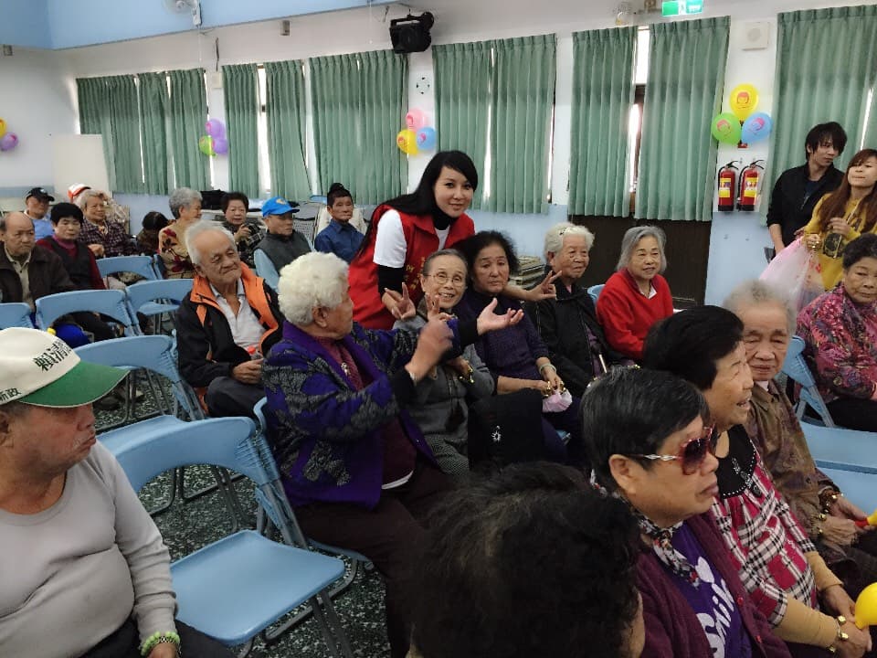 董念台對邱惠美印象很好,稱讚她常常『為善』,不時捐贈米給弱勢,更會替弱勢發聲