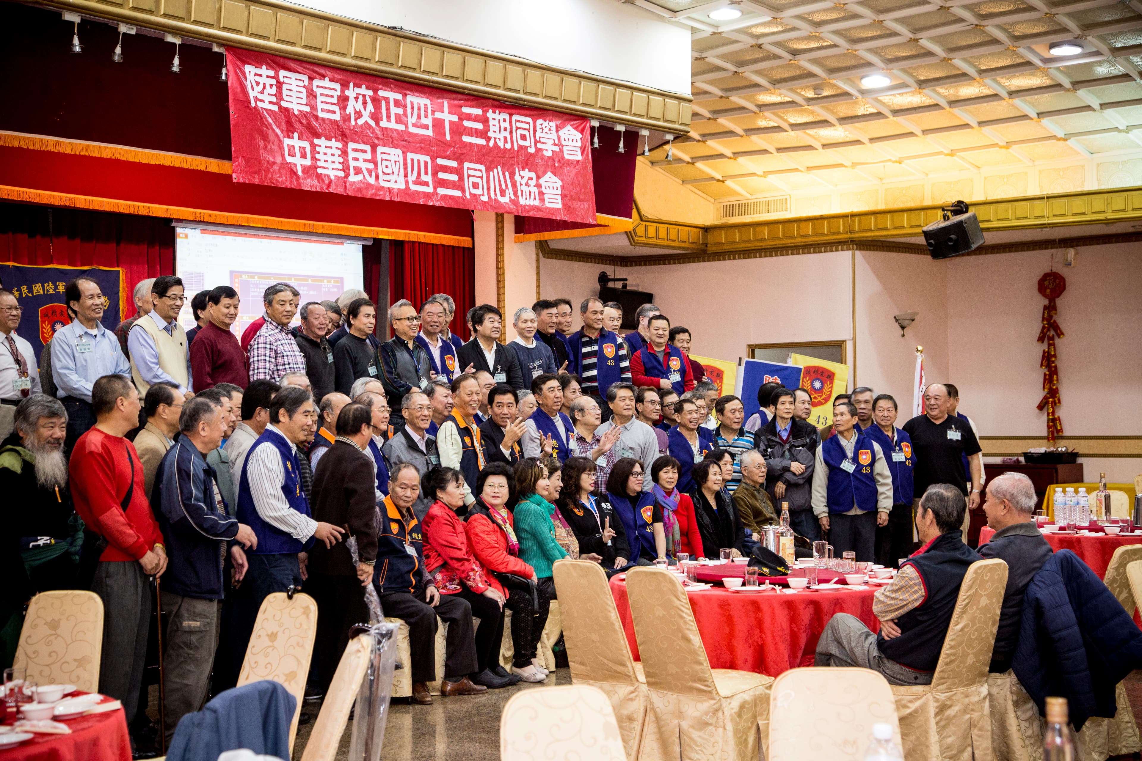 洪秀柱認為自己的出身背景可獲黃復興黨派支持，前副總統吳敦義則強調自己才是庶民。