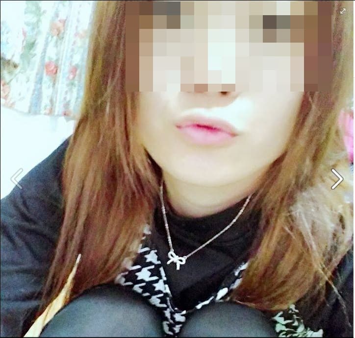 邱女嘟嘴自拍，透露出少女情懷。(翻攝自邱女臉書)