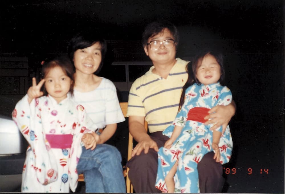 李志誠與林瓊婉年輕時忙於創業，二個女兒寄住日本外公家，寒暑假才能全家團圓。（柏諦提供）