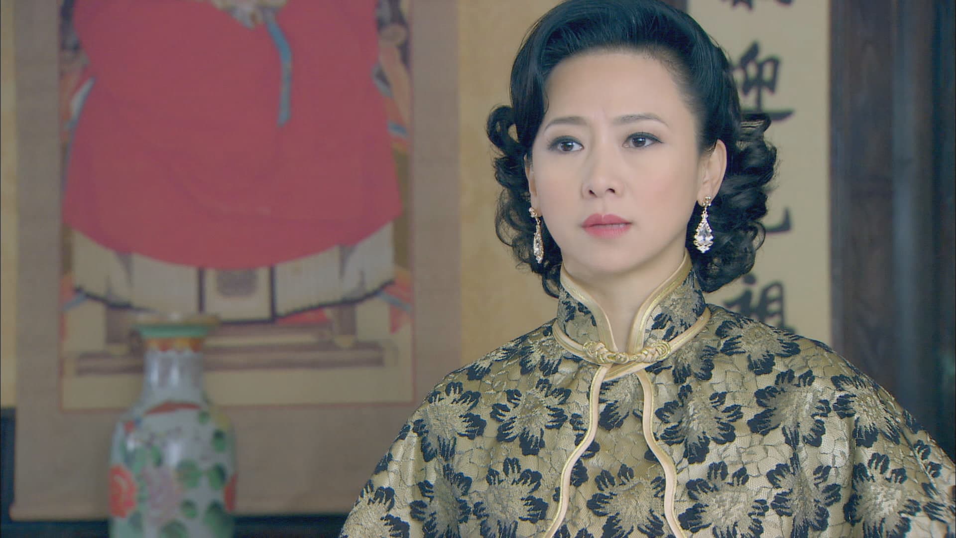 《淚灑女人花》的時空背景是清末民初，翁虹詮釋大戶人家的婆婆。
