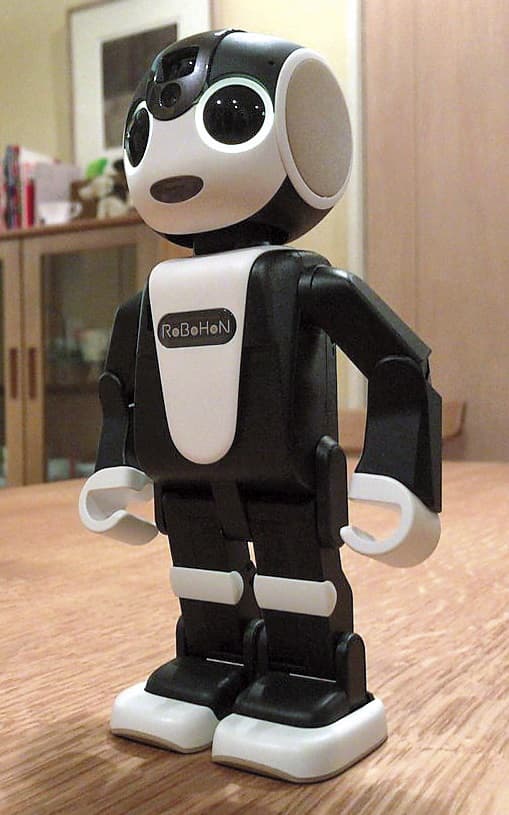 夏普的RoBoHoN機器人手機因為跳「戀舞」,讓市場詢問度破錶。(翻攝自網路)