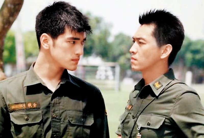 金城武(左)與庹宗華(右)於1994年主演的《報告班長3》,堪稱軍教片經典。