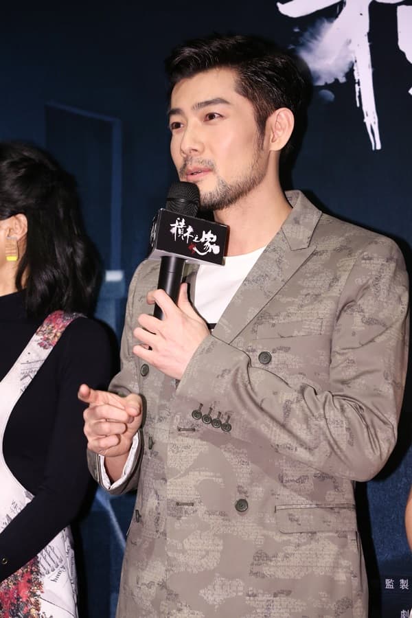 施易男因母逝看來憔悴許多,但他說自己沒有變瘦。