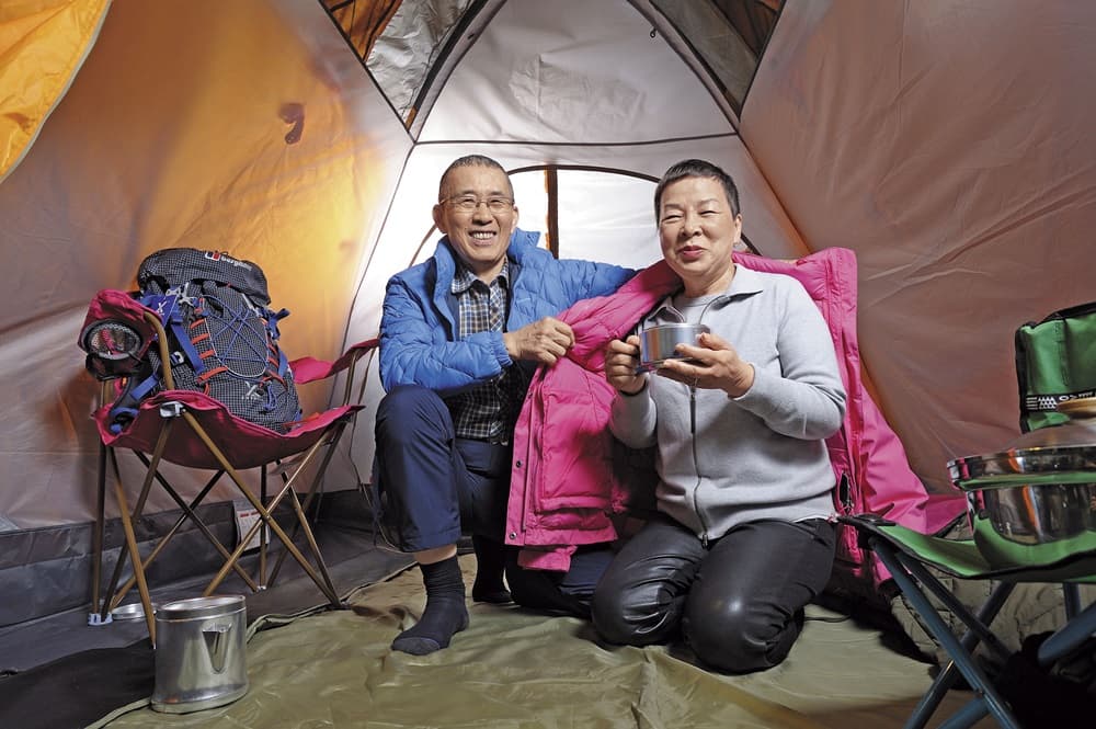 李雲霓(右)與方顯裕(左)夫妻聯手,打造年業額8億元的山頂鳥。