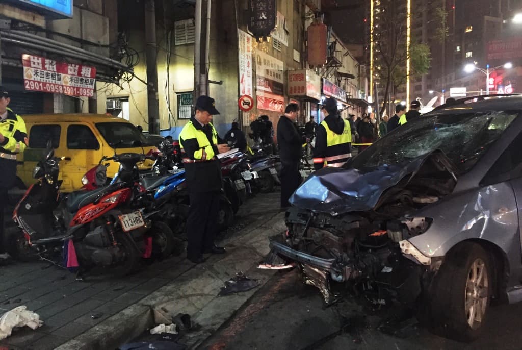 蔡男酒後駕車,造成1死12傷的悲劇。