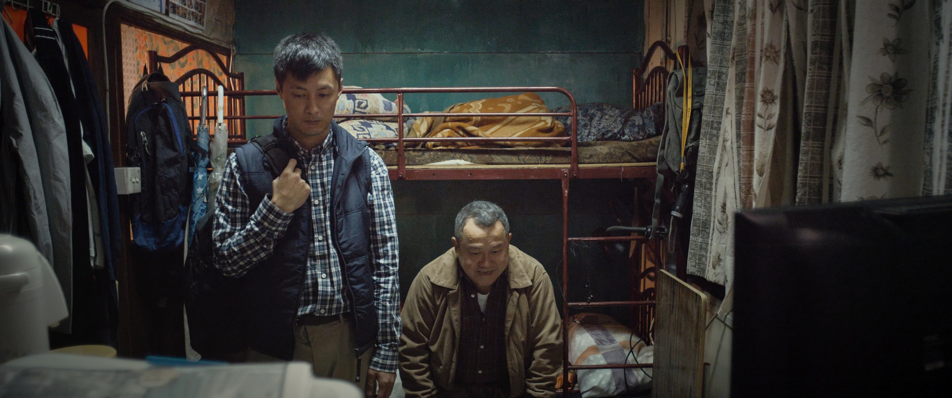 余文樂(左)、曾志偉在《一念無明》飾演疏離多年,卻不得不一起生活的父子,電影結尾的情感大爆發,讓觀眾為之動容。