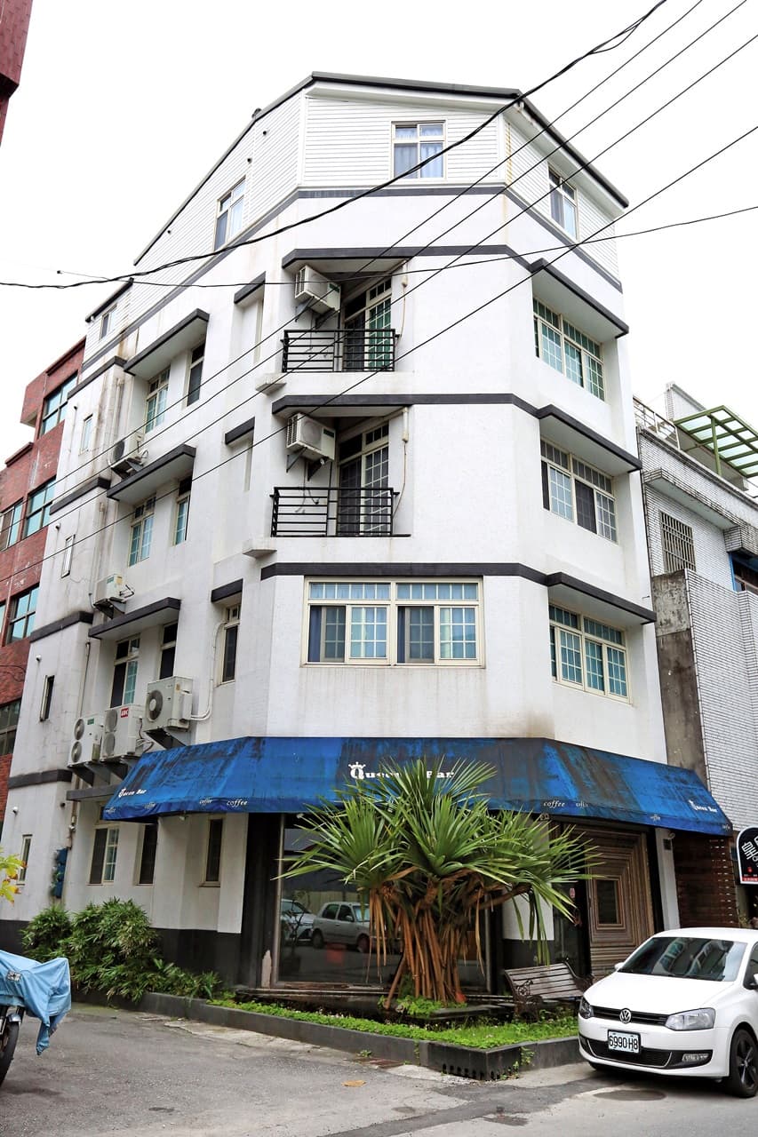位於國王陛下旁的皇后民宿,竟然無照營業。
