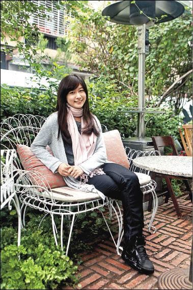 鄧任妤小時候在中國生活,鄧文聰返台做生意才跟著回台讀書,曾有幸福人壽小公主之稱,翻攝網路。