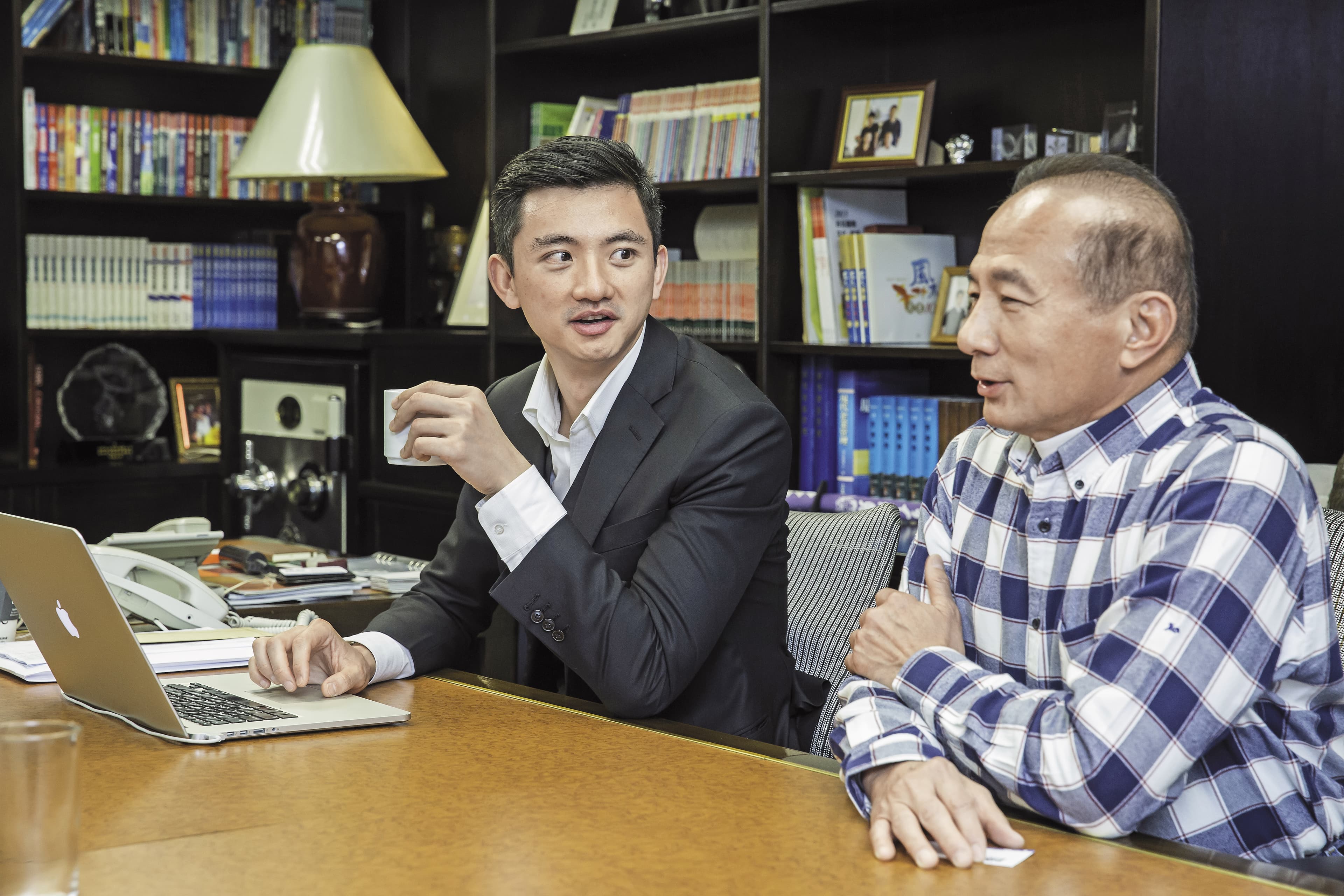 陳彥誠(左)與父親、現任合隆總裁陳焜耀(右)是跑友,也是商場上的夥伴。